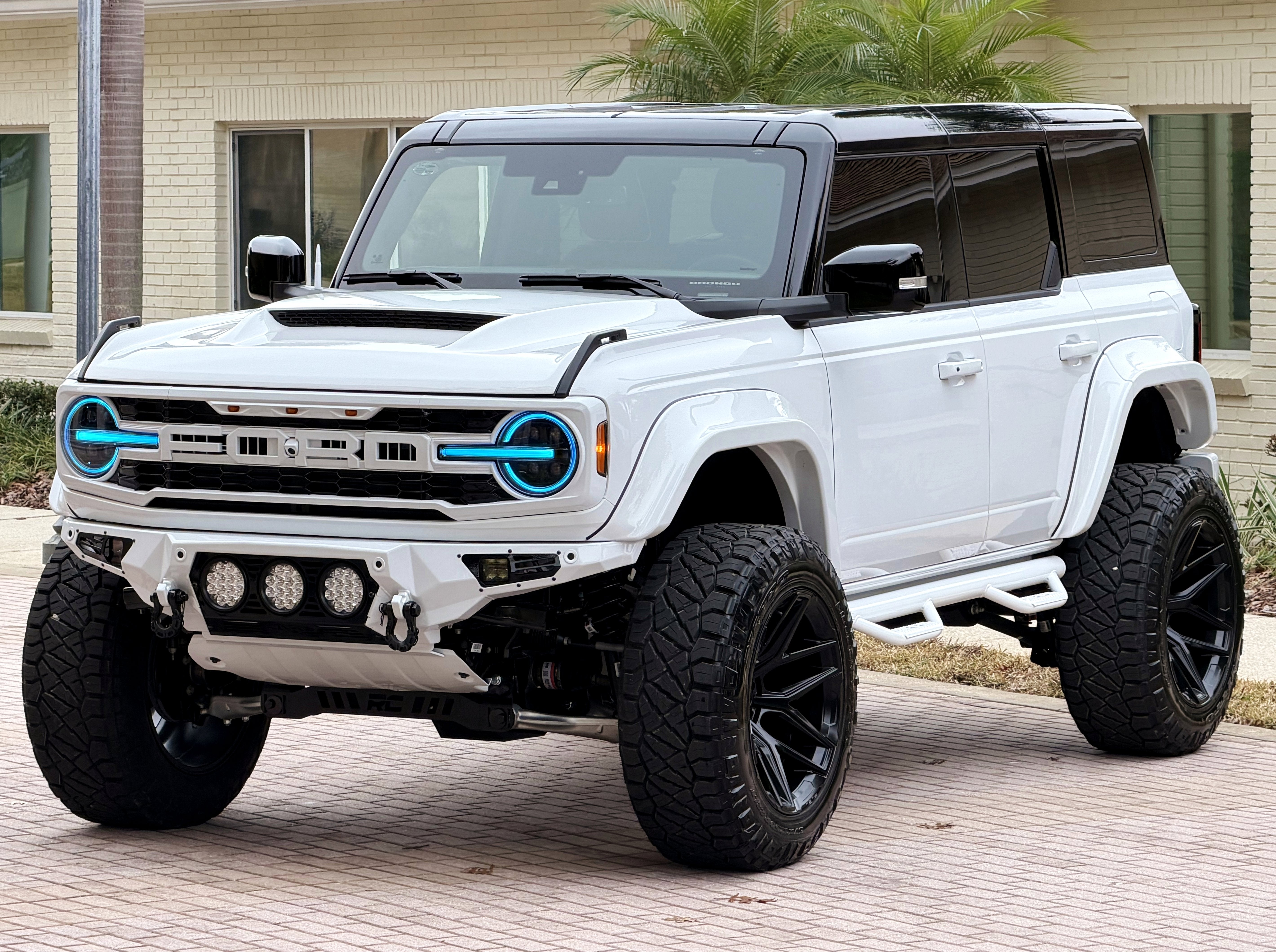 2025 Ford Bronco Outer Banks V6 Black Appearance Package Luxury Package Custom Lifted Hard Top