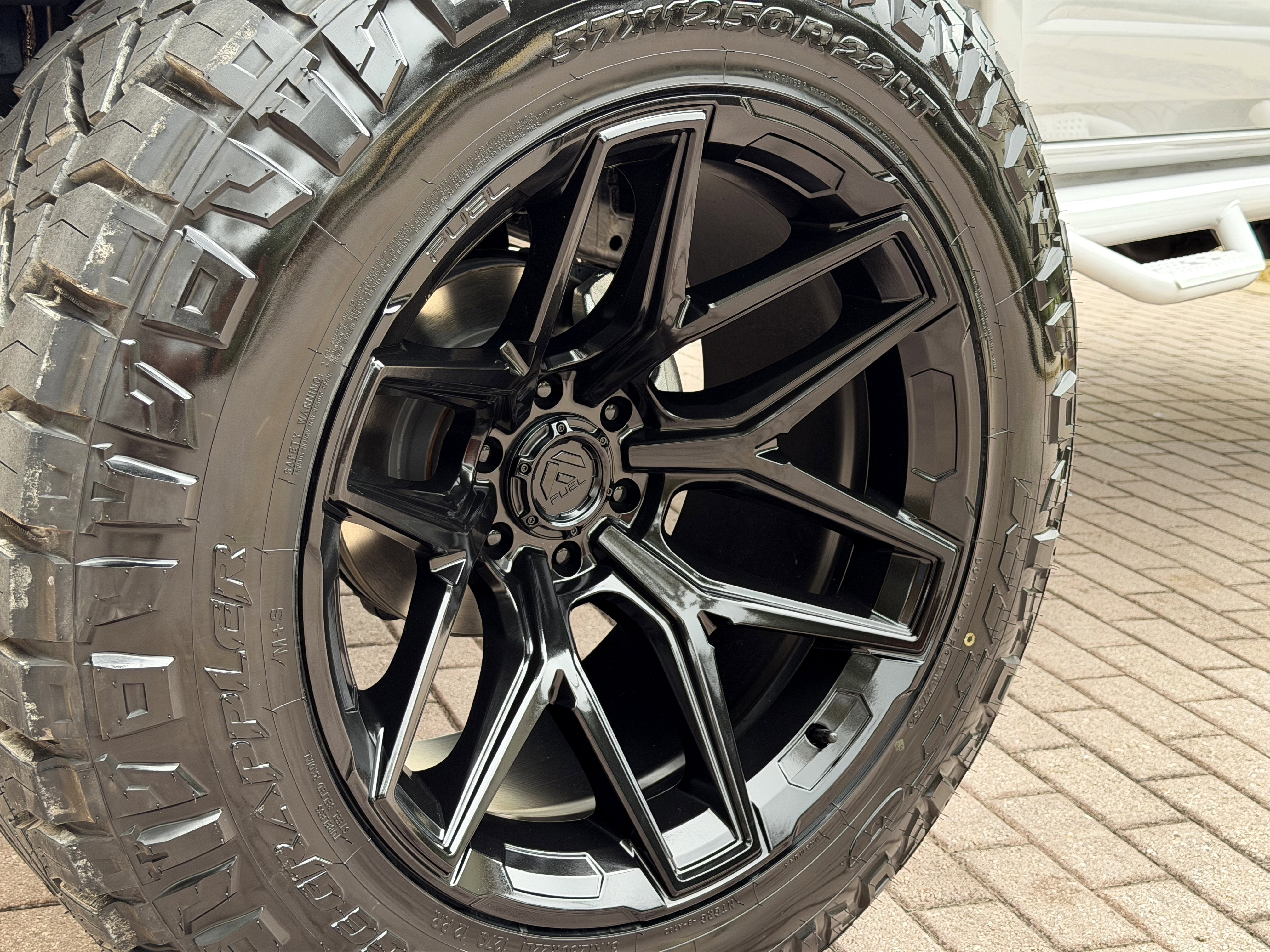 2025 Ford Bronco Outer Banks V6 Black Appearance Package Luxury Package Custom Lifted Hard Top