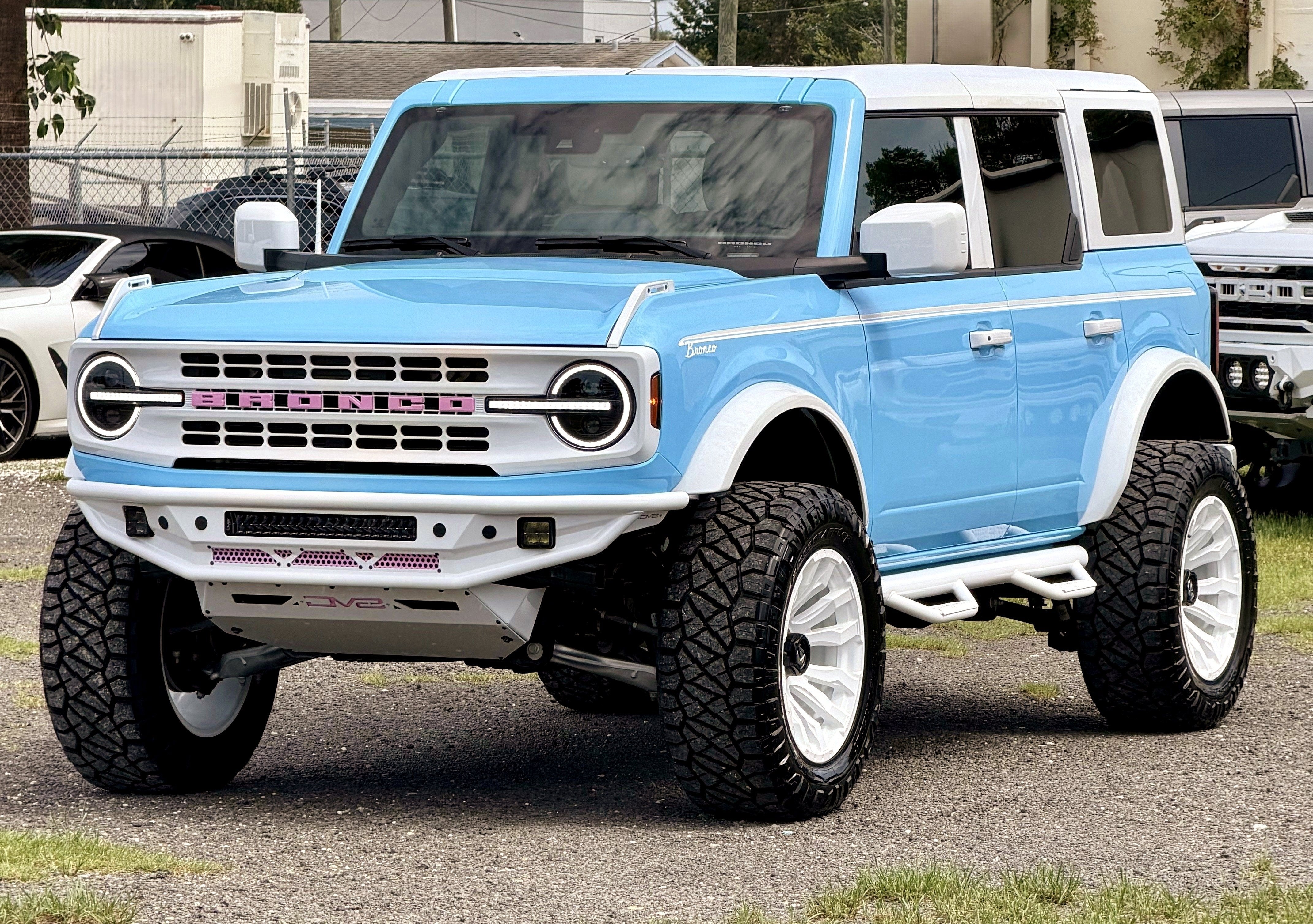 2026 Ford Bronco V6 Vintage Wind Blue Retro Outer Banks Custom Lifted