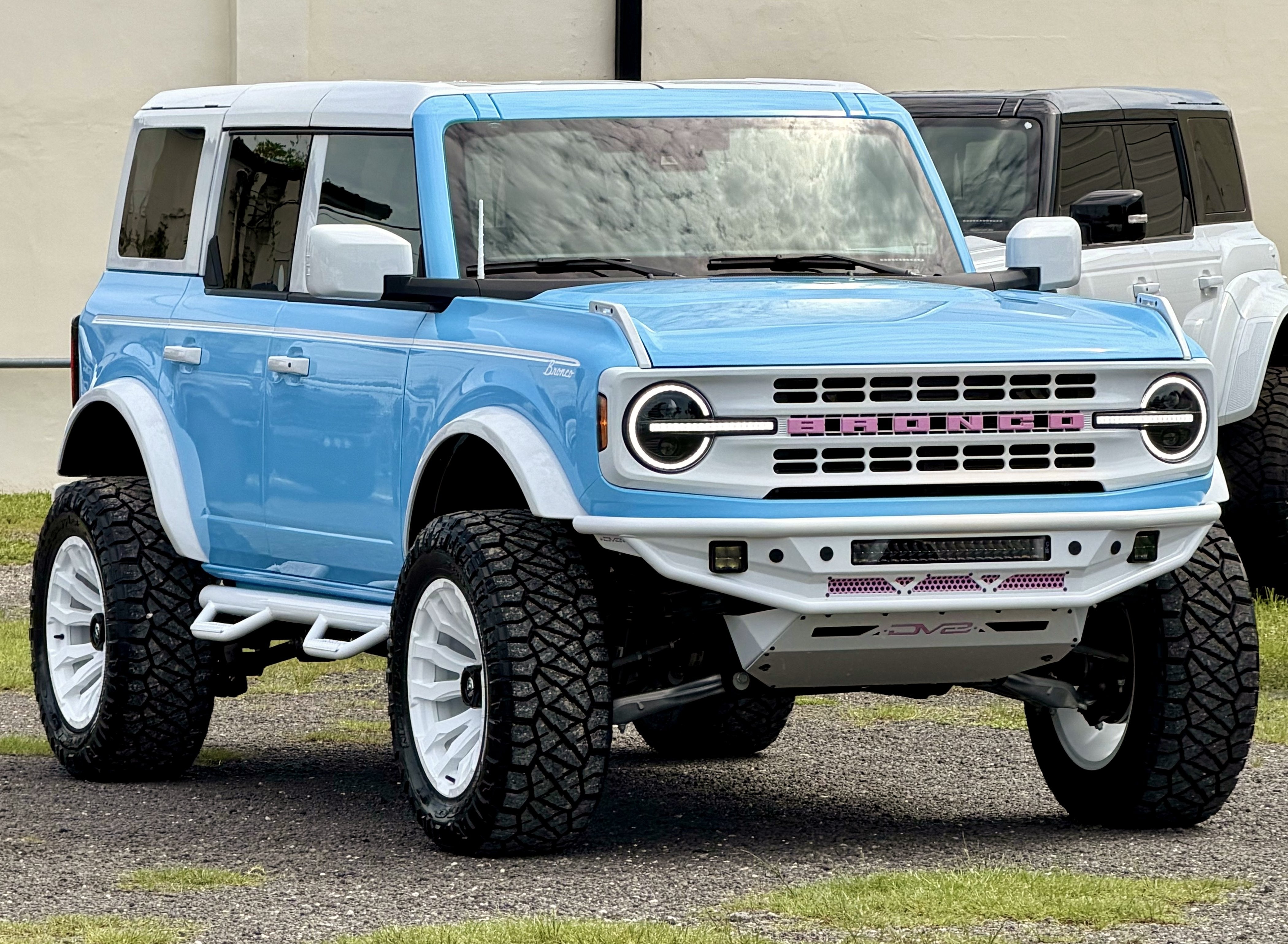 2026 Ford Bronco V6 Vintage Wind Blue Retro Outer Banks Custom Lifted