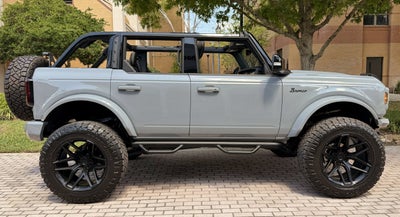 2026 Ford Bronco V6 Custom Gray Paint Black Appearance Outer Banks