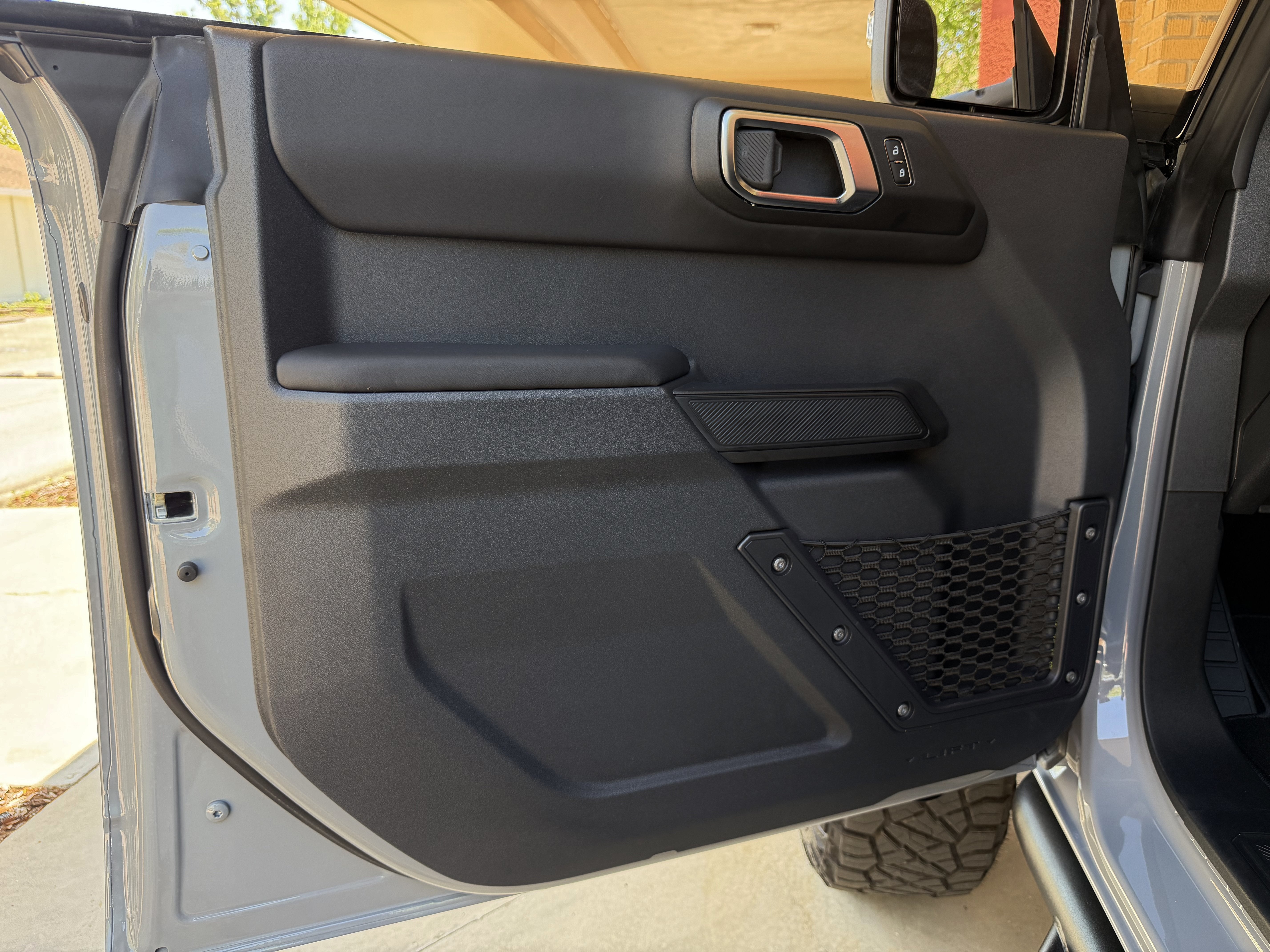 2026 Ford Bronco V6 Custom Gray Paint Black Appearance Outer Banks