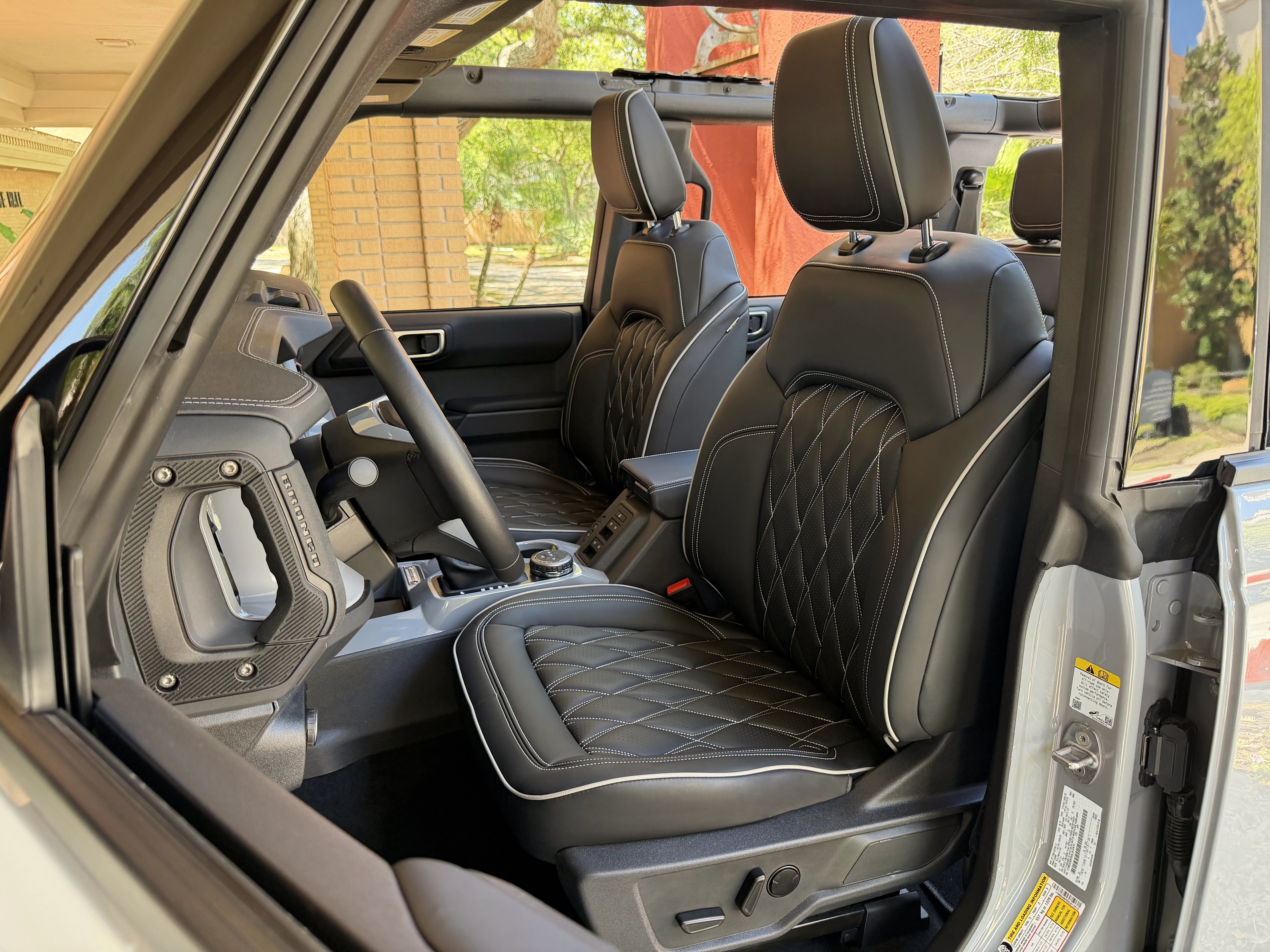 2026 Ford Bronco V6 Custom Gray Paint Black Appearance Outer Banks