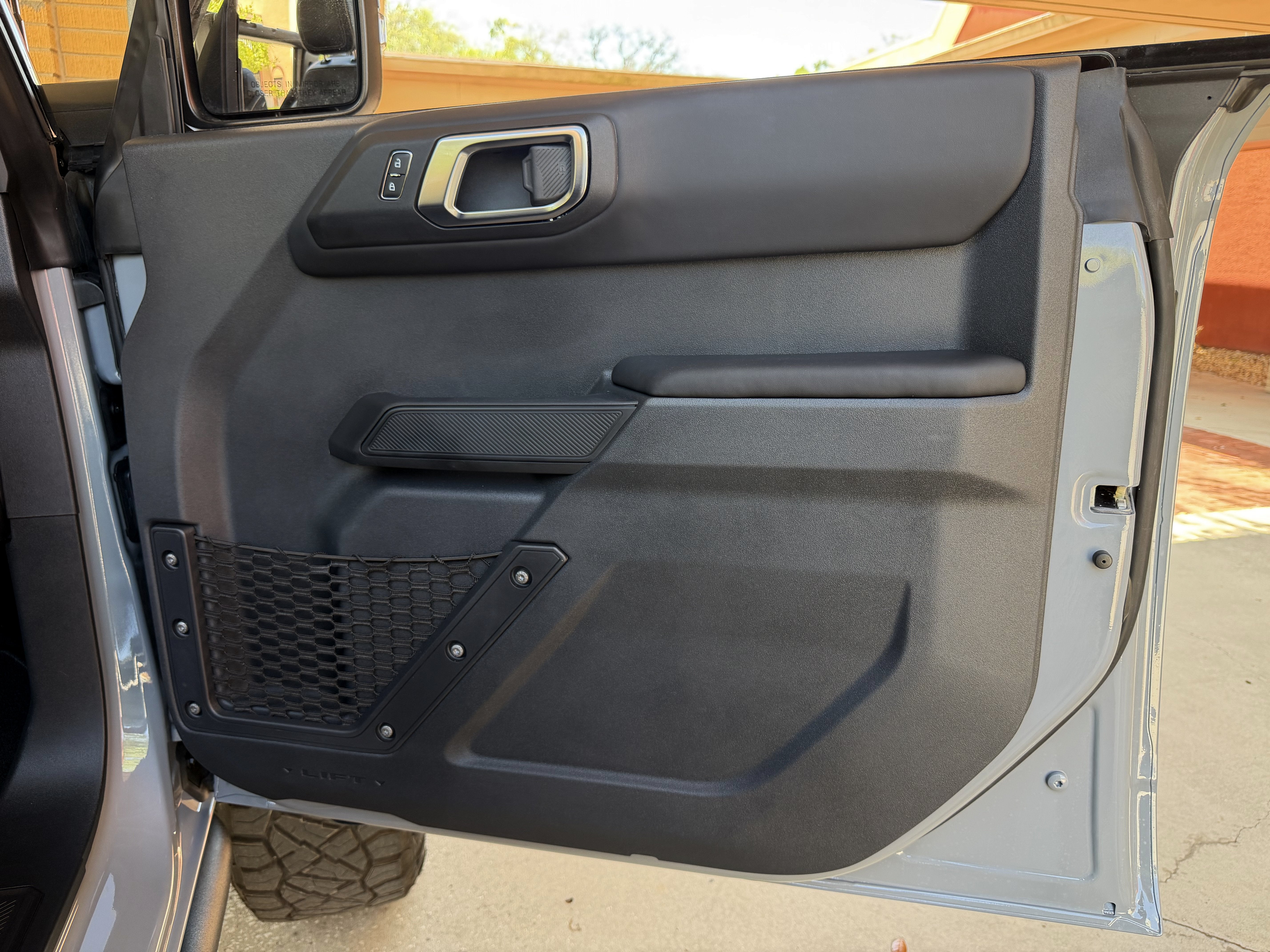 2026 Ford Bronco V6 Custom Gray Paint Black Appearance Outer Banks