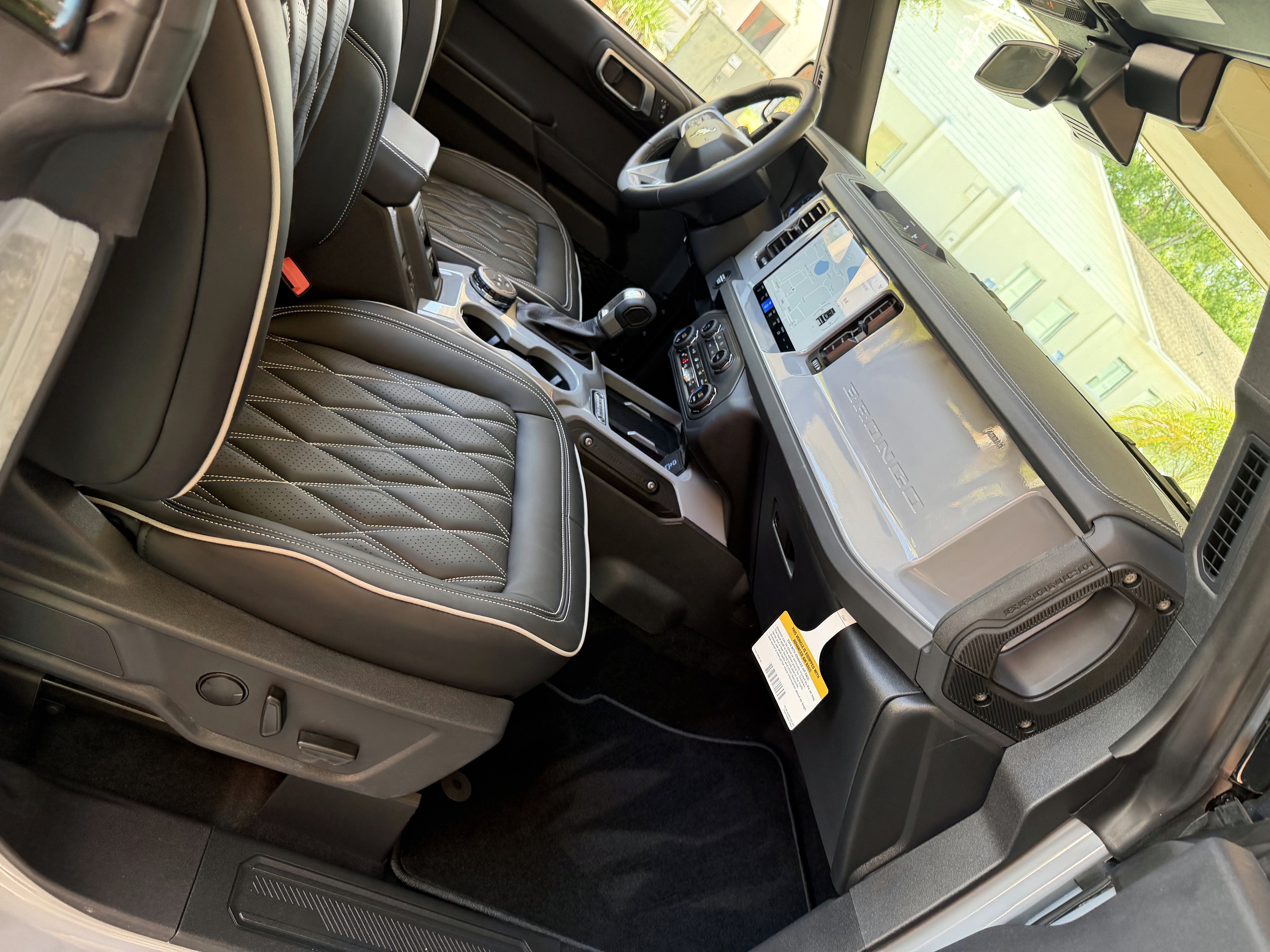 2026 Ford Bronco V6 Custom Gray Paint Black Appearance Outer Banks