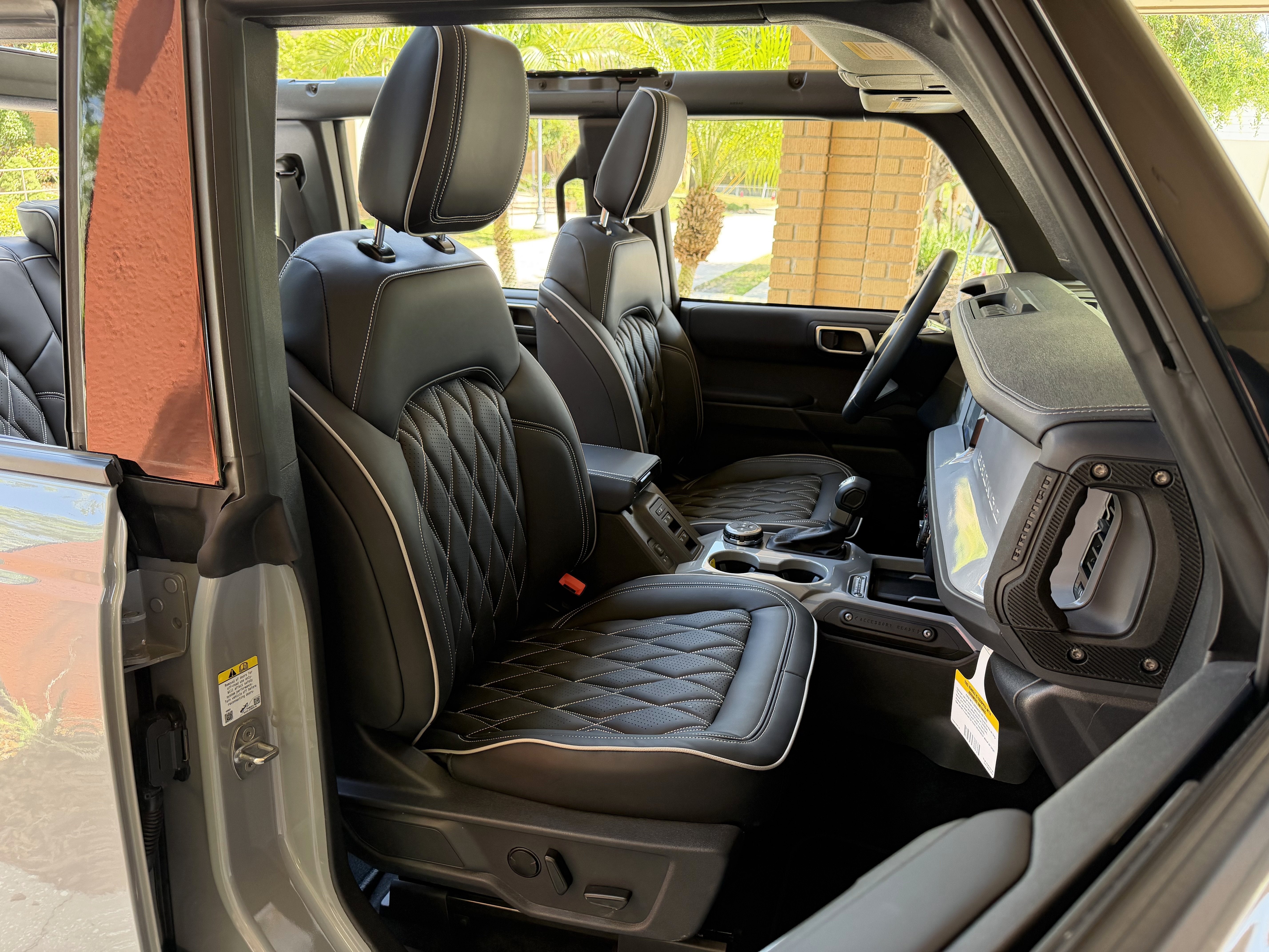 2026 Ford Bronco V6 Custom Gray Paint Black Appearance Outer Banks