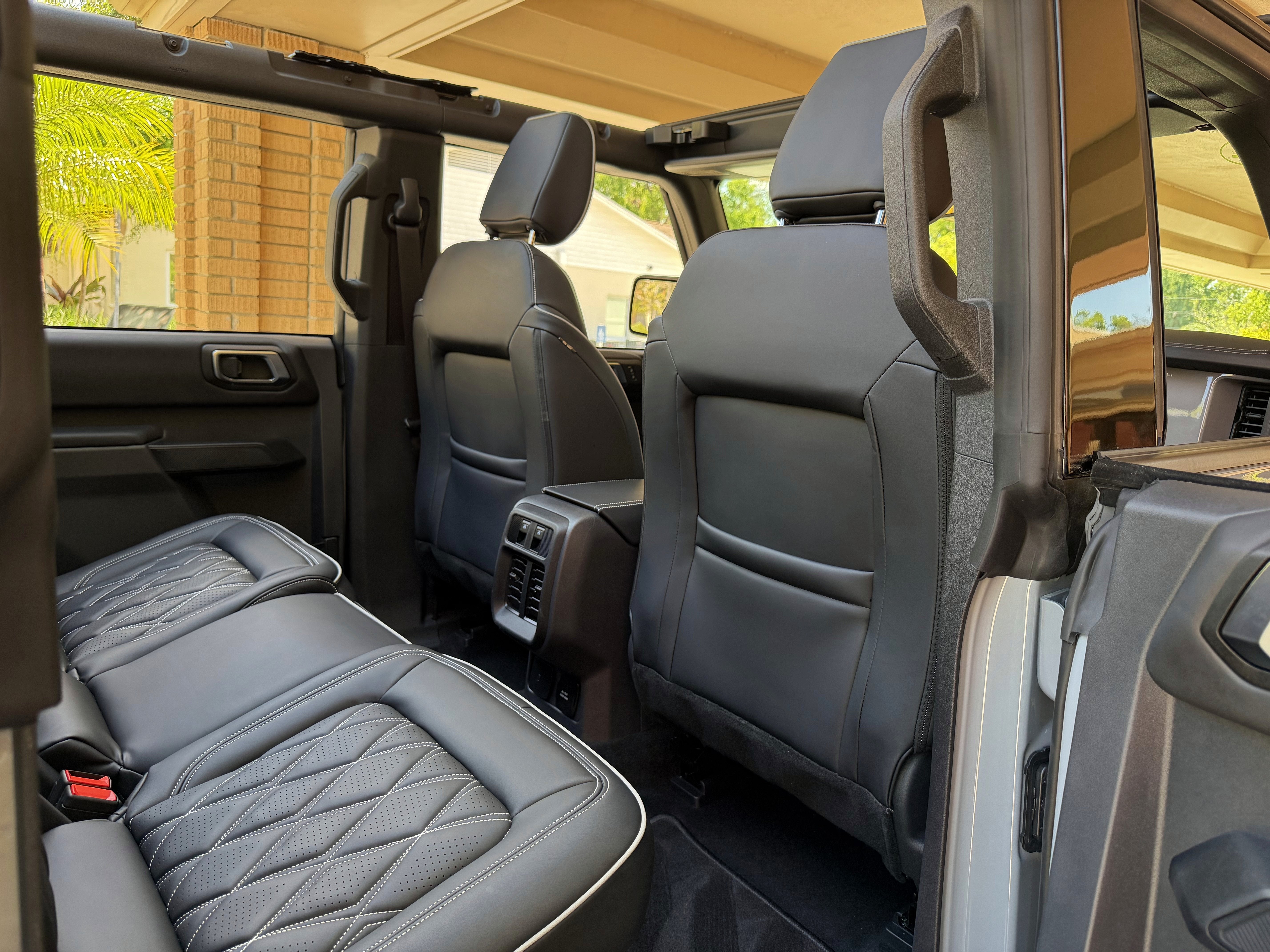 2026 Ford Bronco V6 Custom Gray Paint Black Appearance Outer Banks