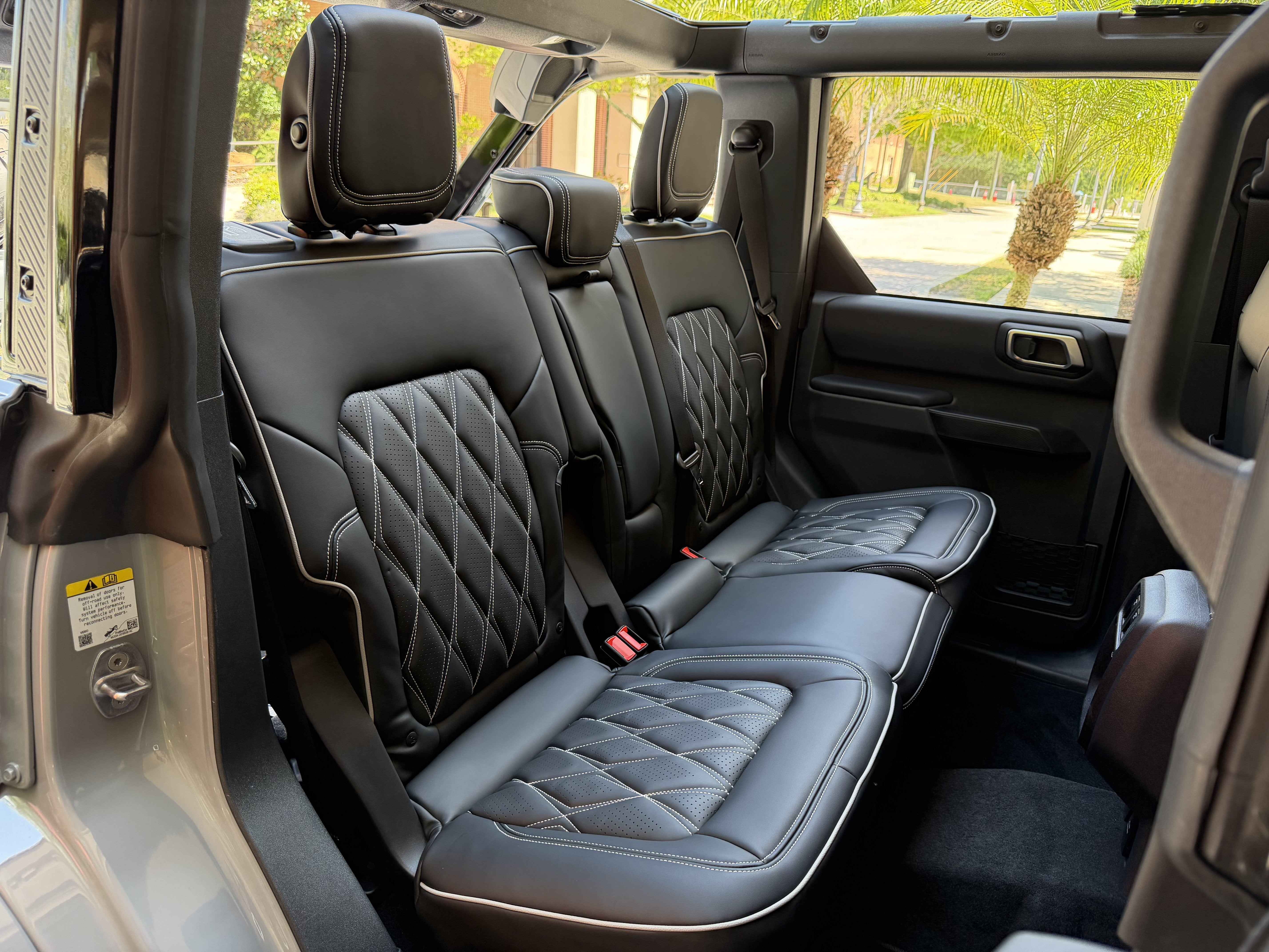 2026 Ford Bronco V6 Custom Gray Paint Black Appearance Outer Banks