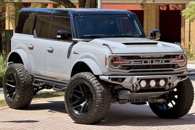 2026 Ford Bronco V6 Custom Gray Paint Black Appearance Outer Banks