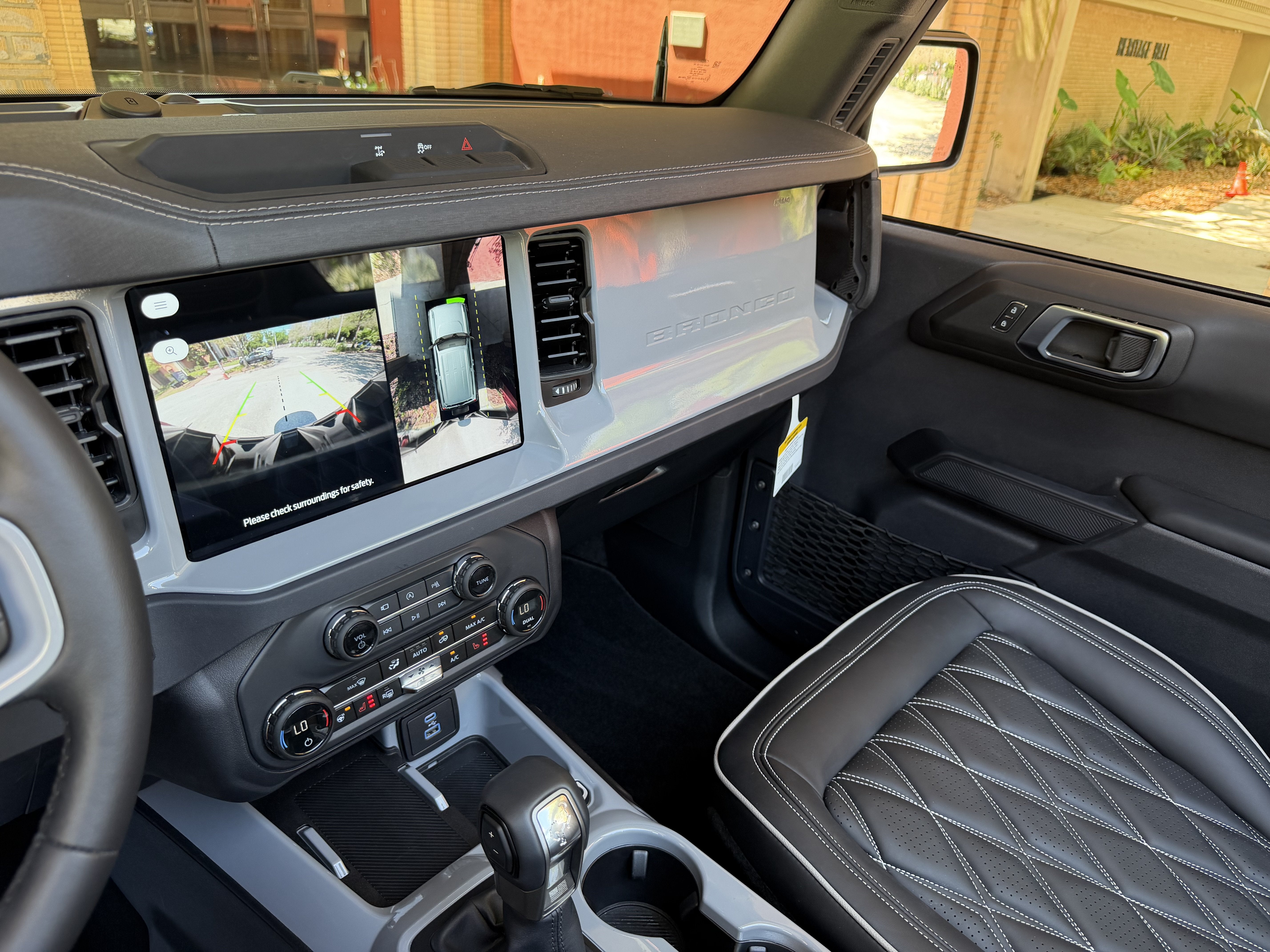 2026 Ford Bronco V6 Custom Gray Paint Black Appearance Outer Banks