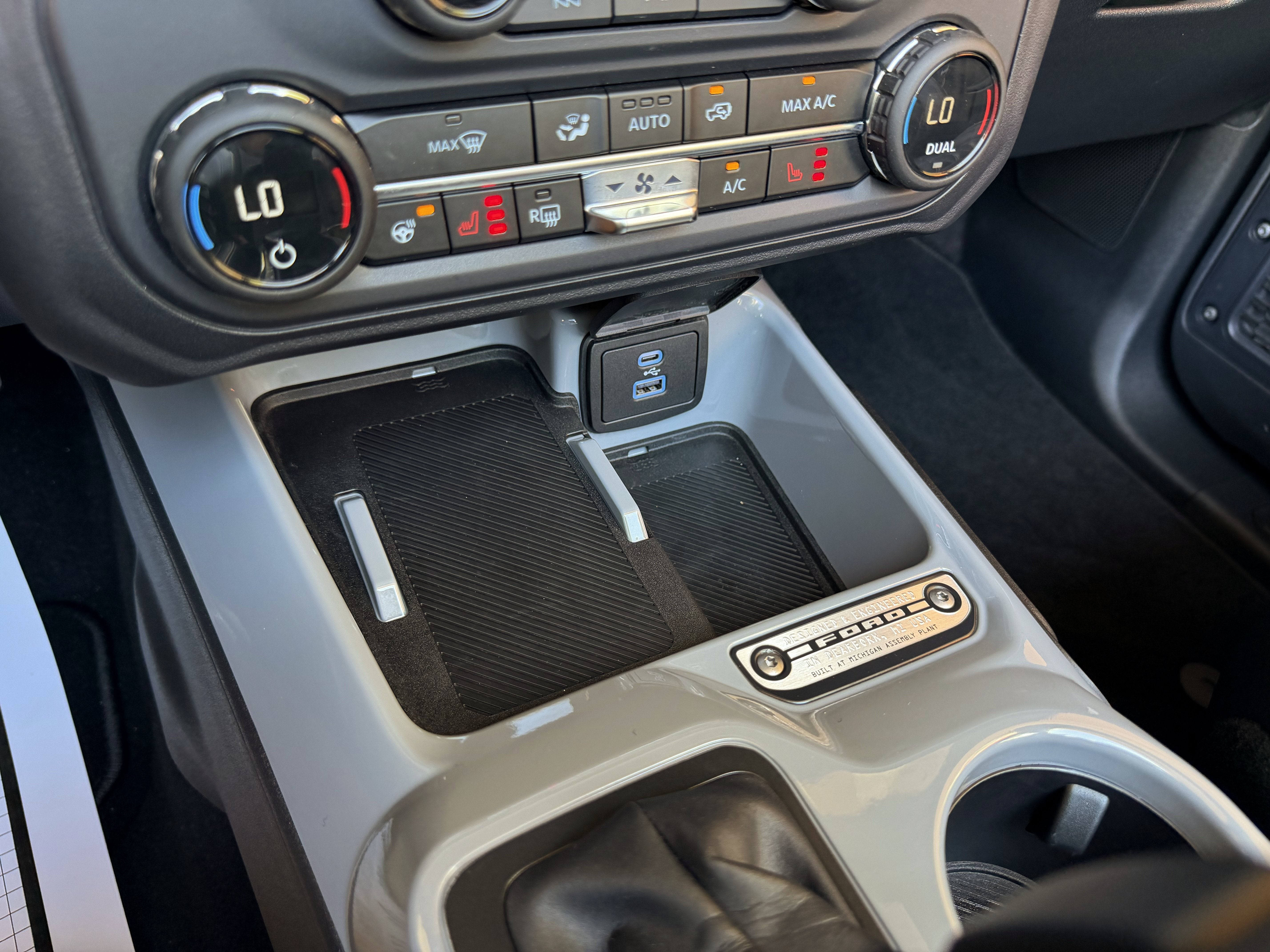 2026 Ford Bronco V6 Custom Gray Paint Black Appearance Outer Banks