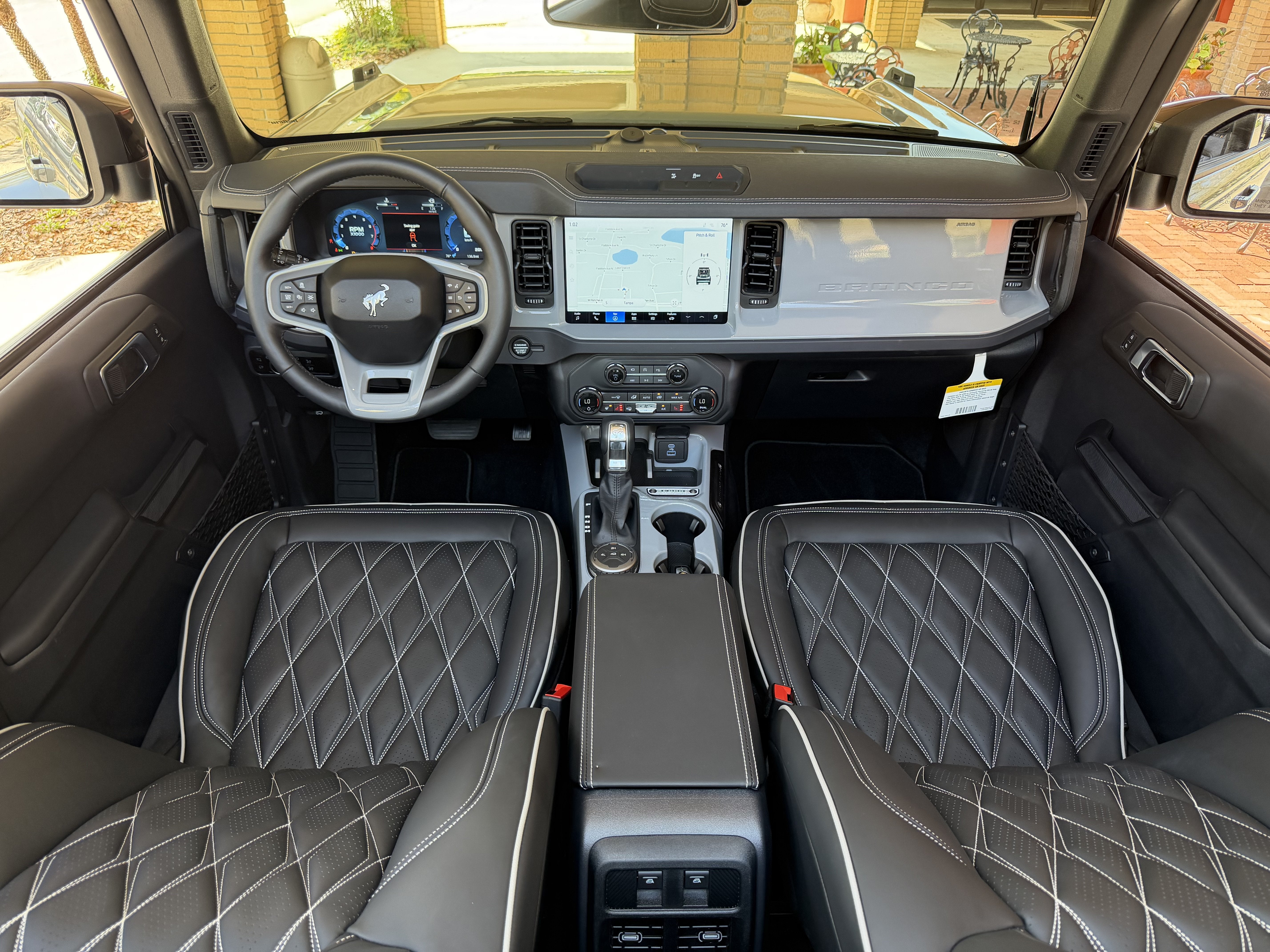 2026 Ford Bronco V6 Custom Gray Paint Black Appearance Outer Banks