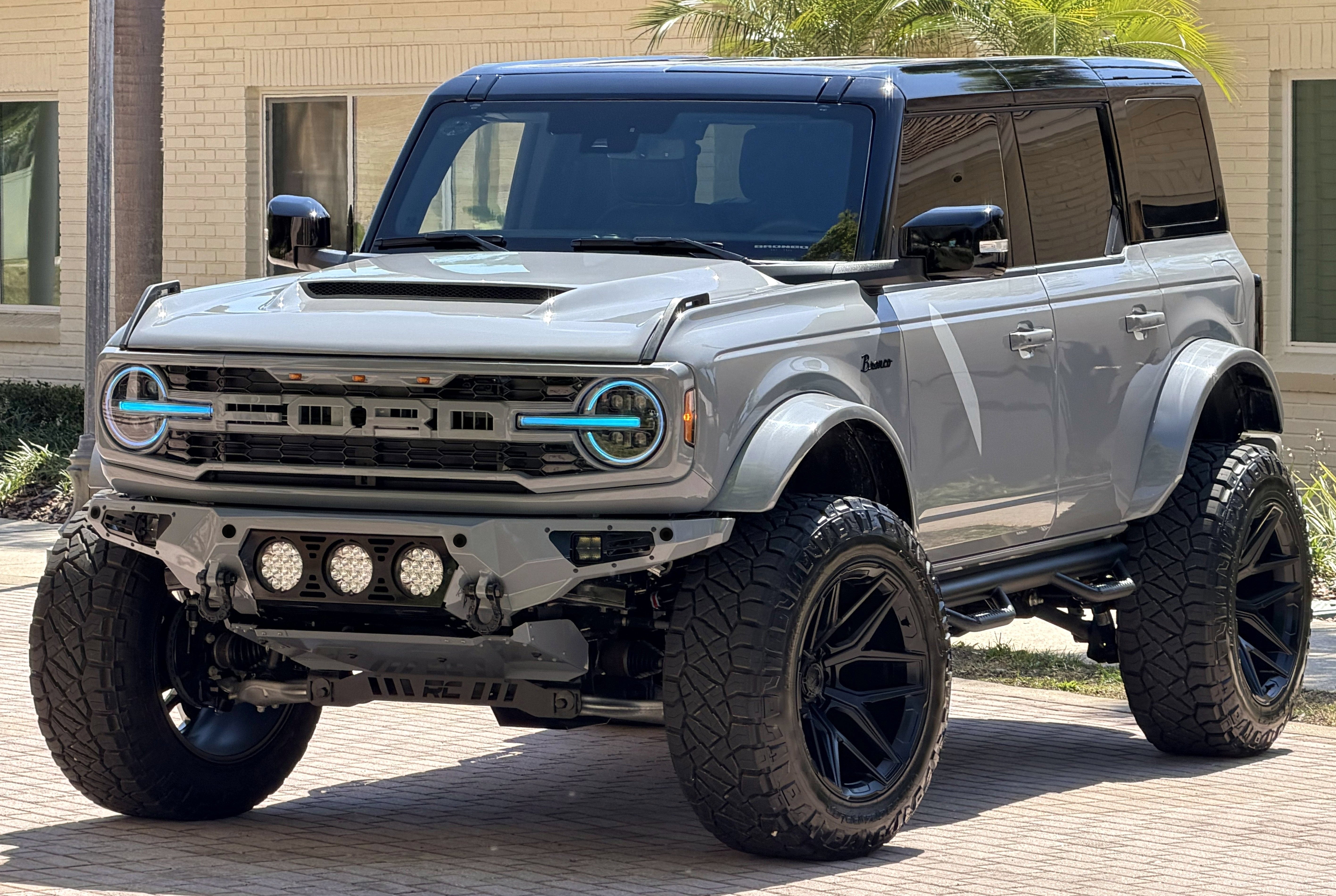 2026 Ford Bronco V6 Custom Gray Paint Black Appearance Outer Banks
