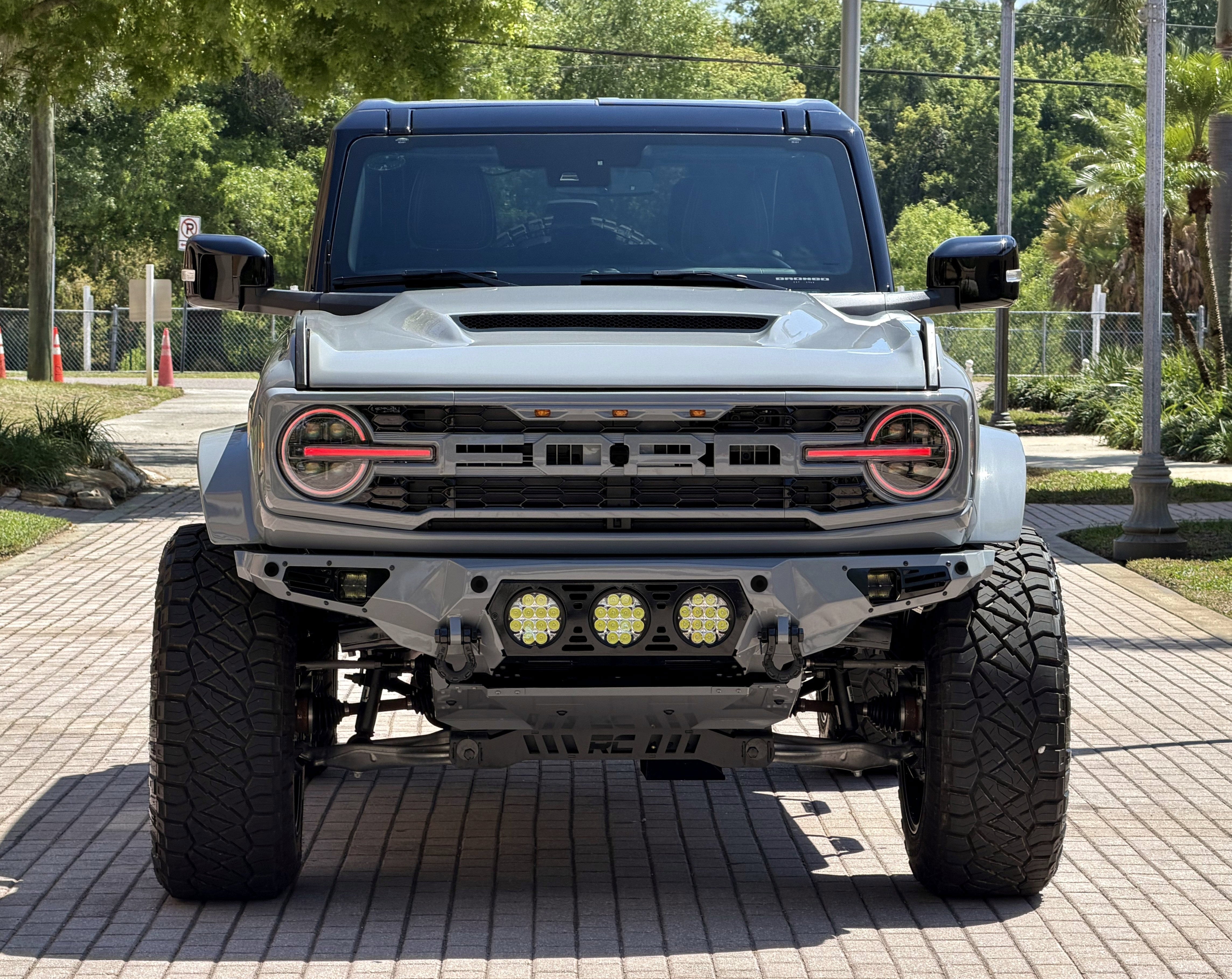 2026 Ford Bronco V6 Custom Gray Paint Black Appearance Outer Banks