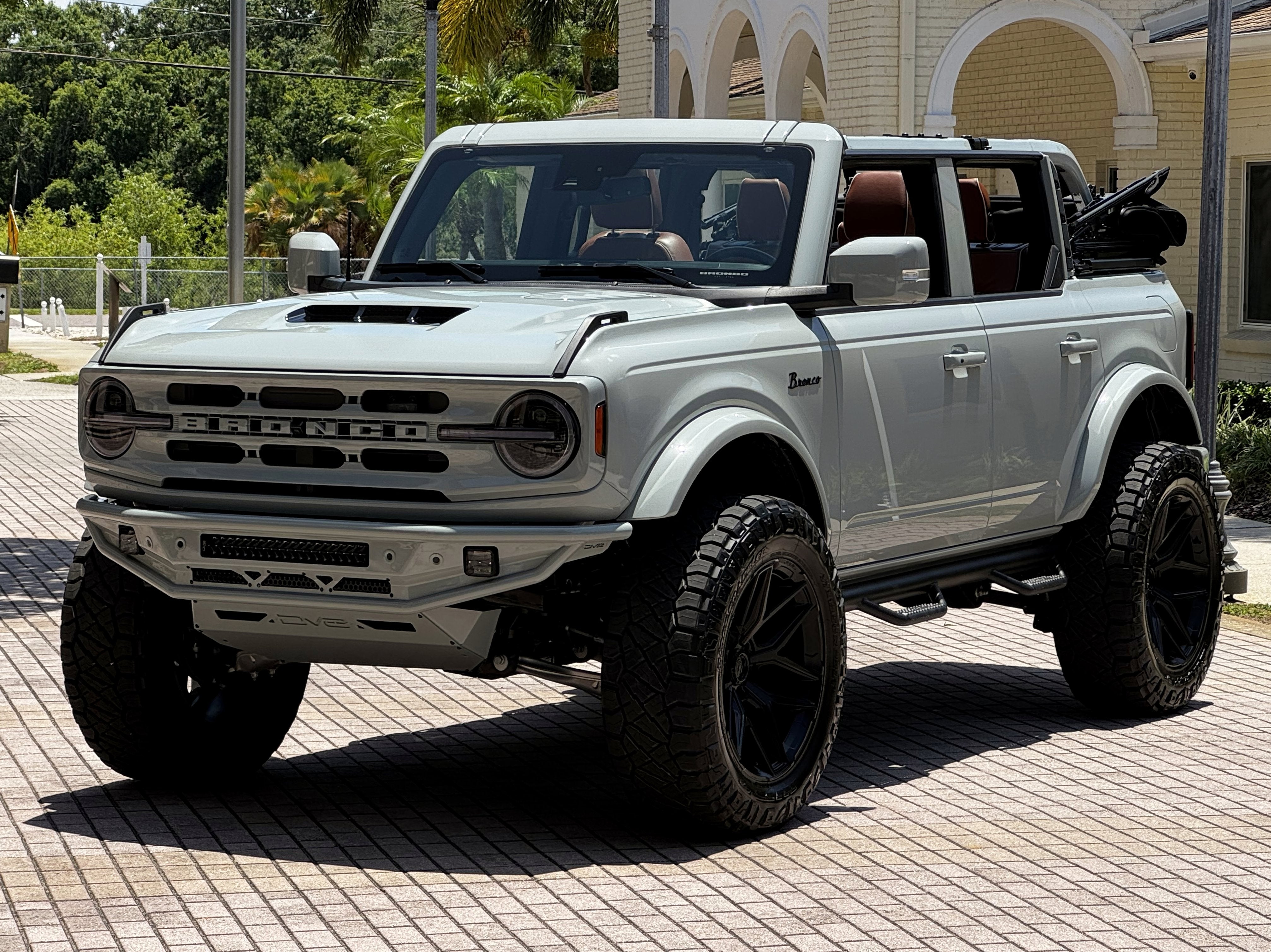 2024 Ford Bronco Outer Banks V6 Luxury Package Custom Lifted