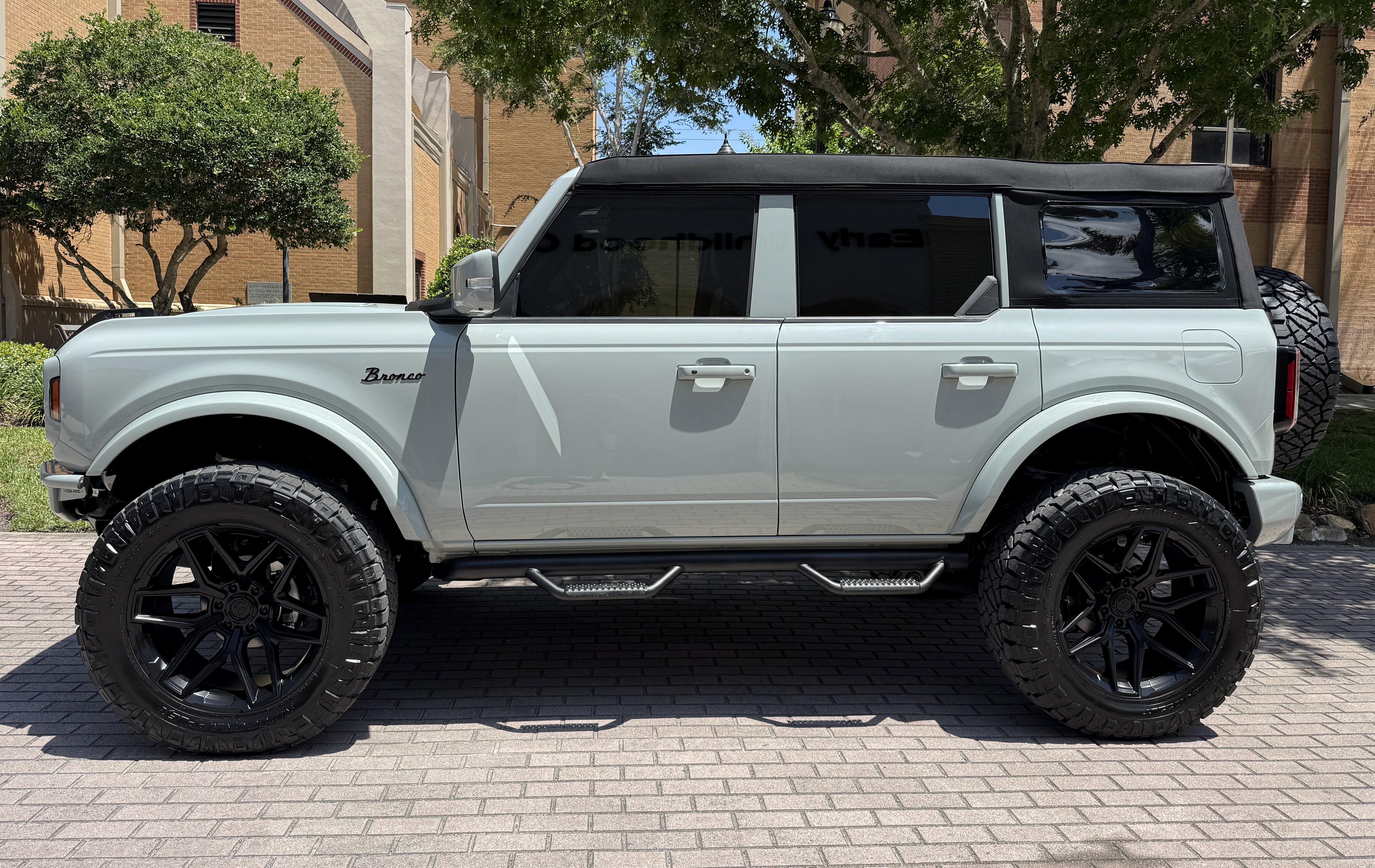 2024 Ford Bronco Outer Banks V6 Luxury Package Custom Lifted