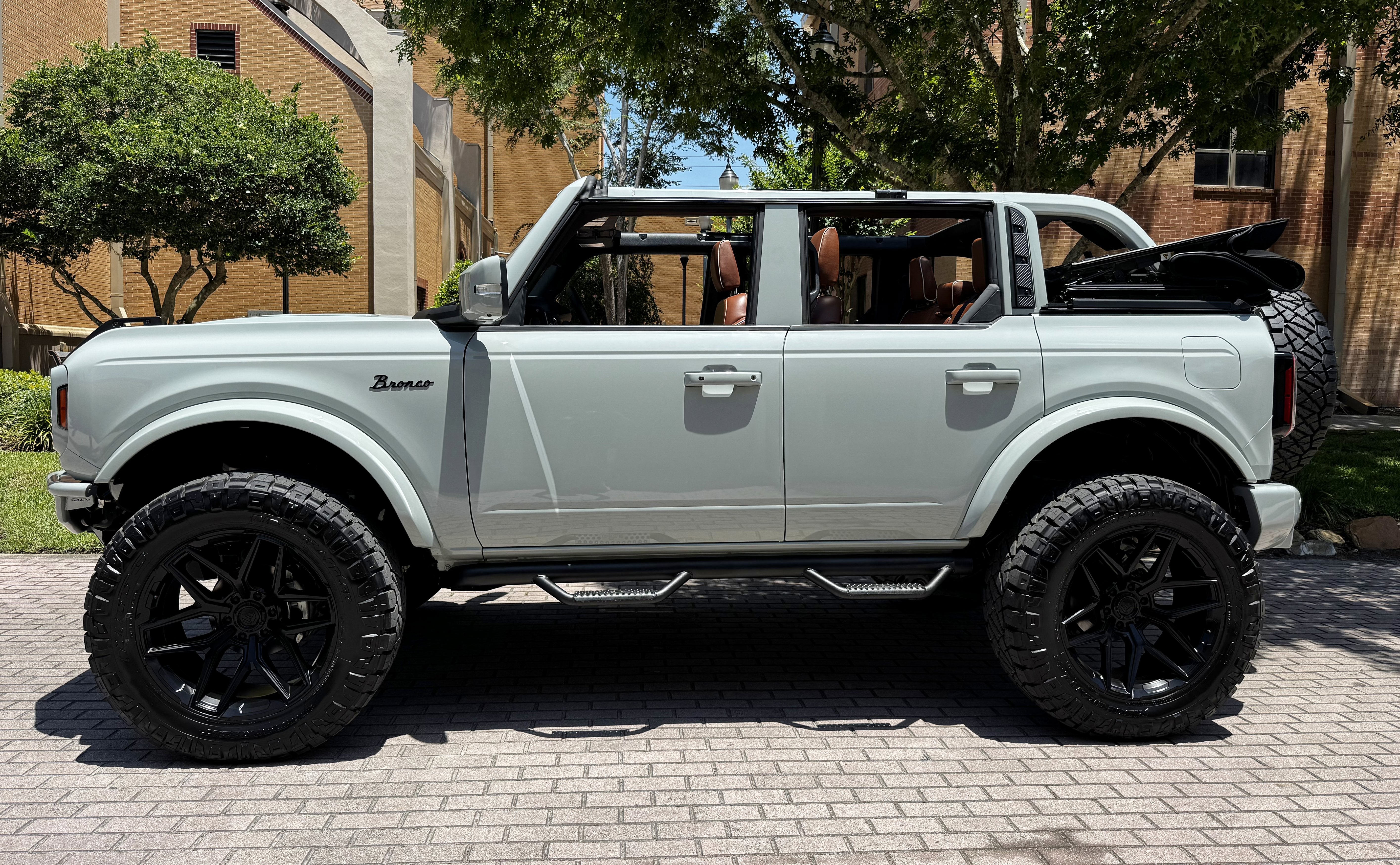 2024 Ford Bronco Outer Banks V6 Luxury Package Custom Lifted