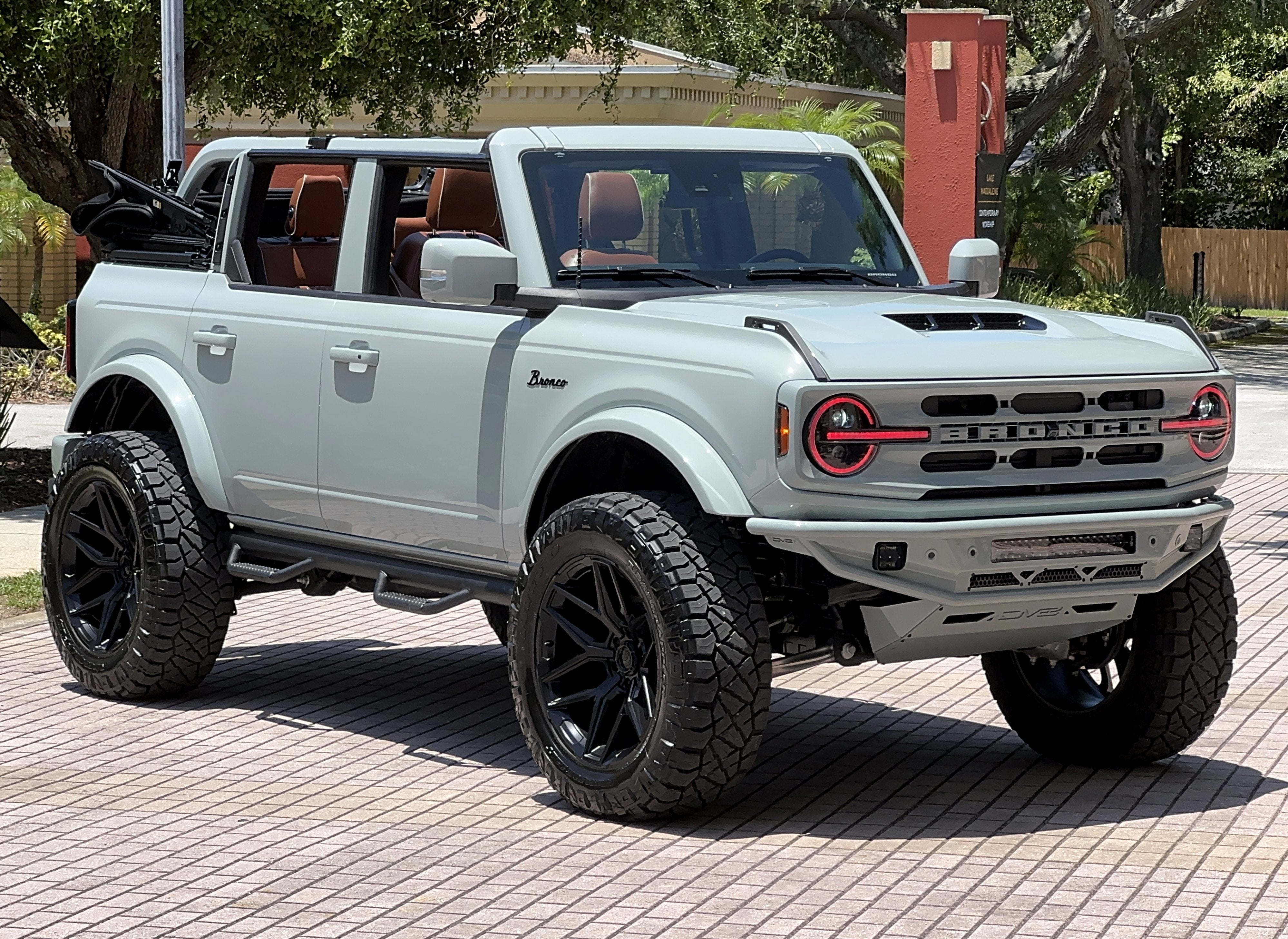 2024 Ford Bronco Outer Banks V6 Luxury Package Custom Lifted