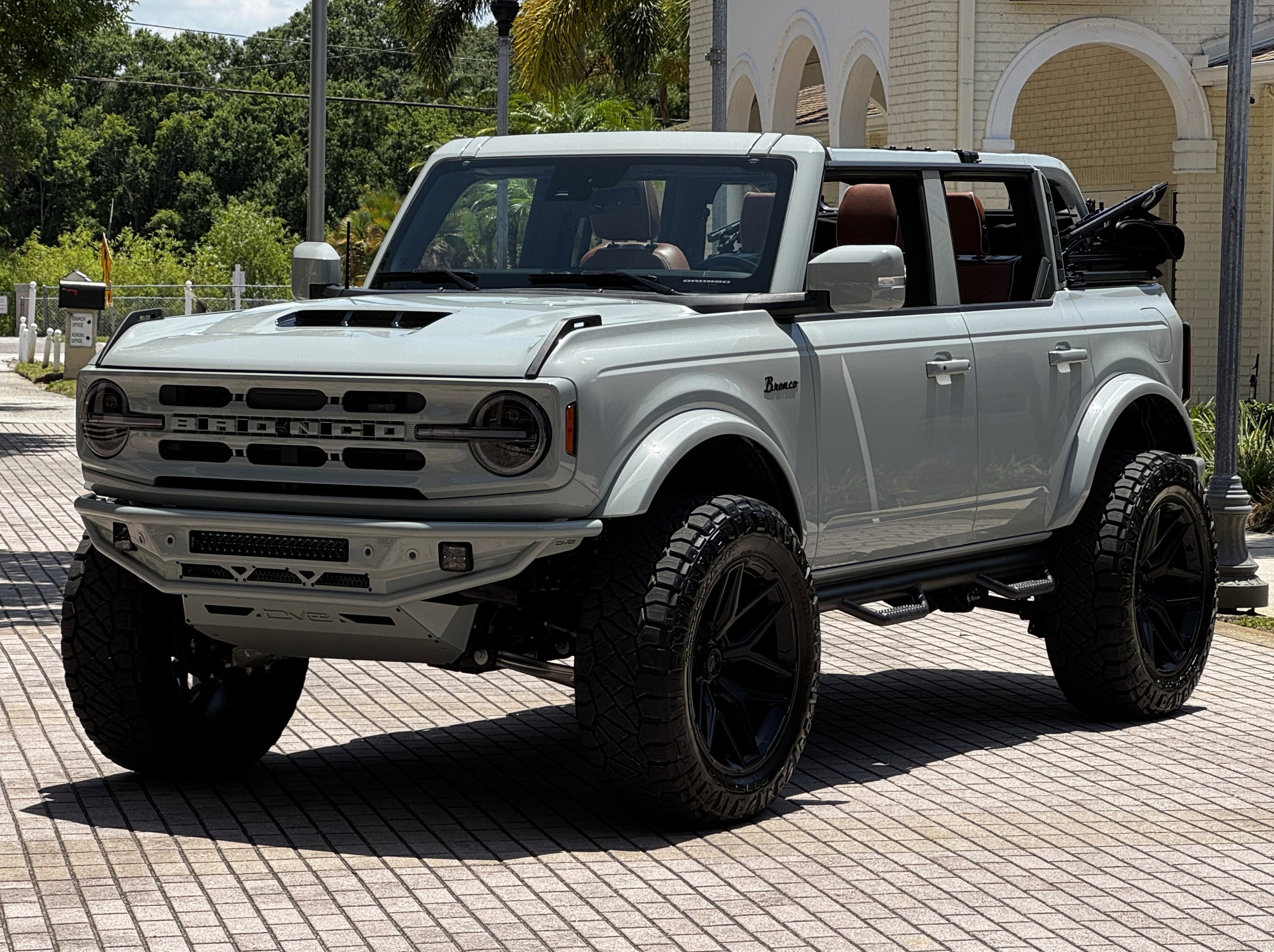 2024 Ford Bronco Outer Banks V6 Luxury Package Custom Lifted