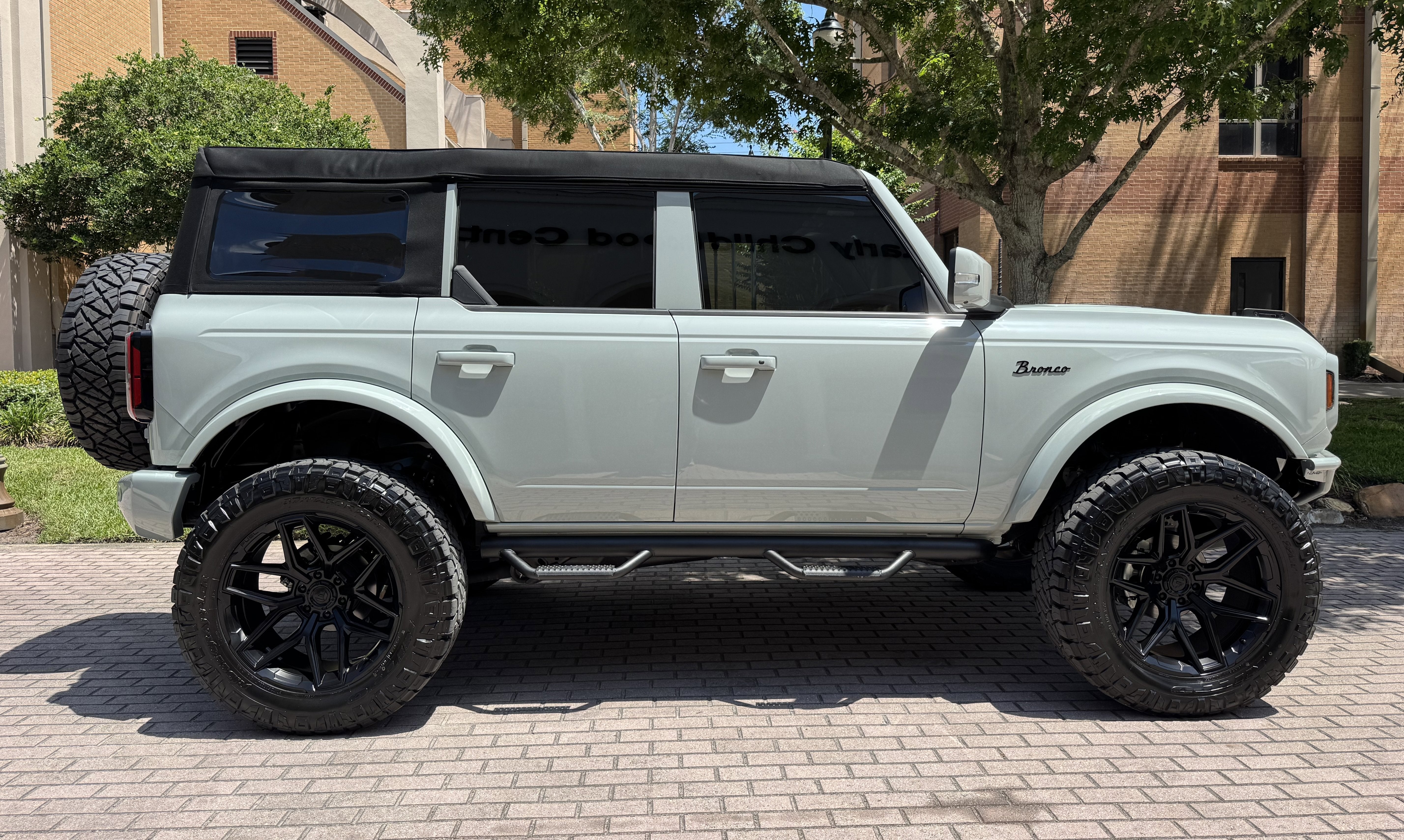 2024 Ford Bronco Outer Banks V6 Luxury Package Custom Lifted
