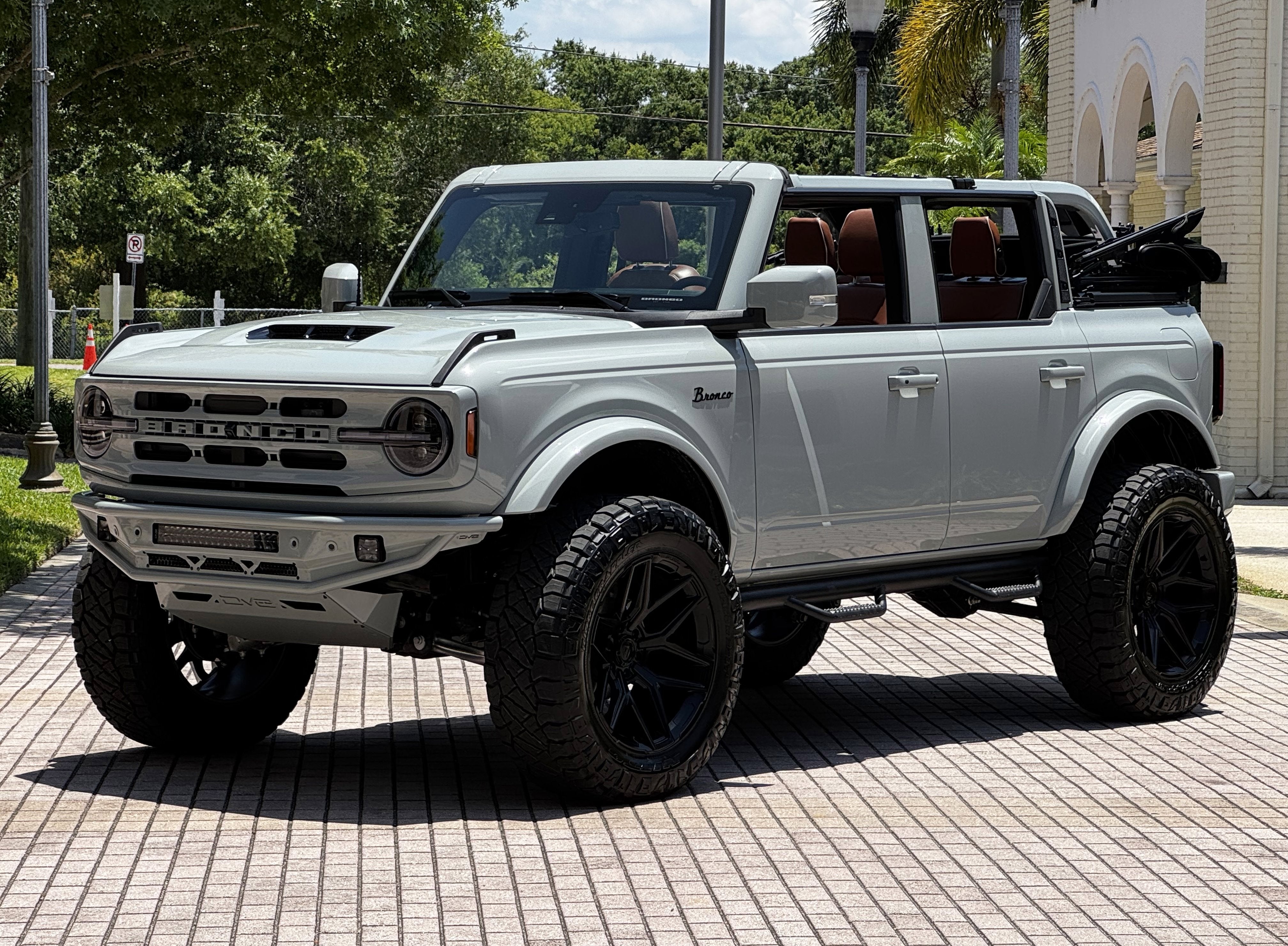 2024 Ford Bronco Outer Banks V6 Luxury Package Custom Lifted