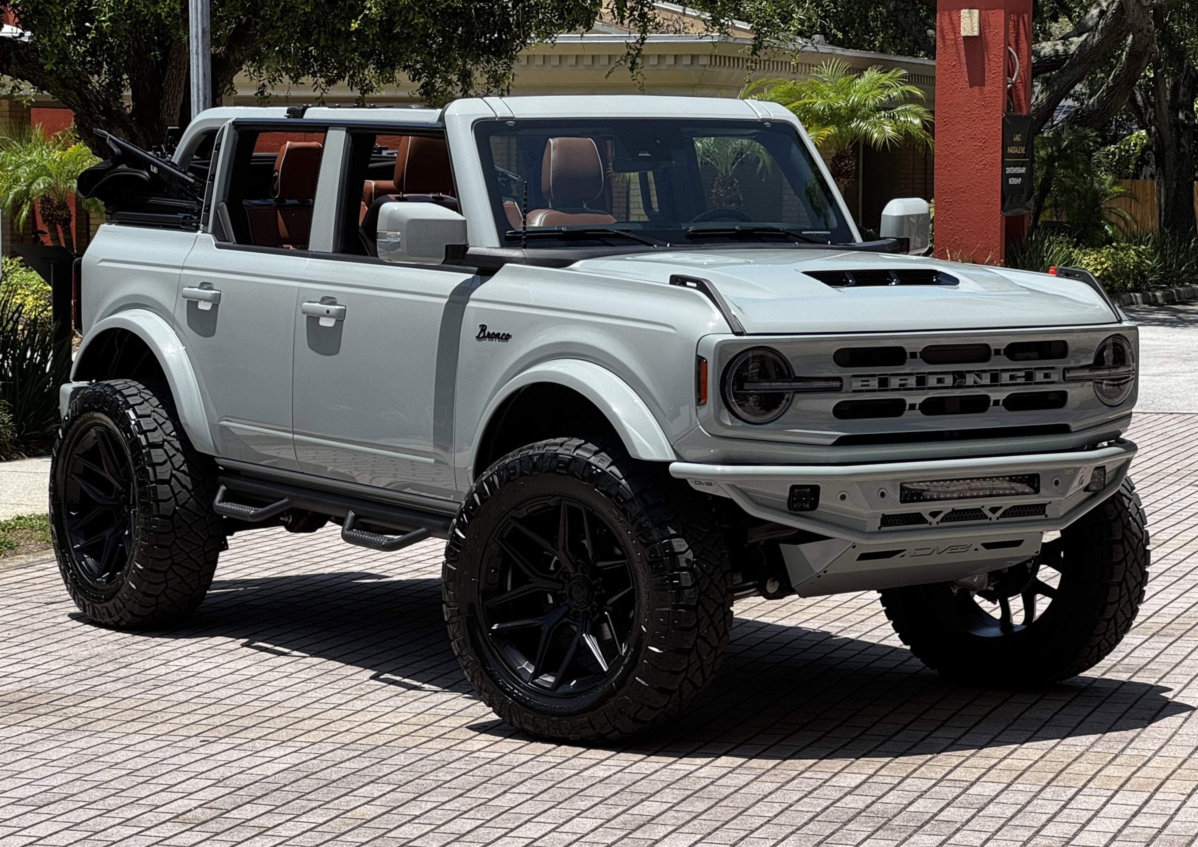 2024 Ford Bronco Outer Banks V6 Luxury Package Custom Lifted