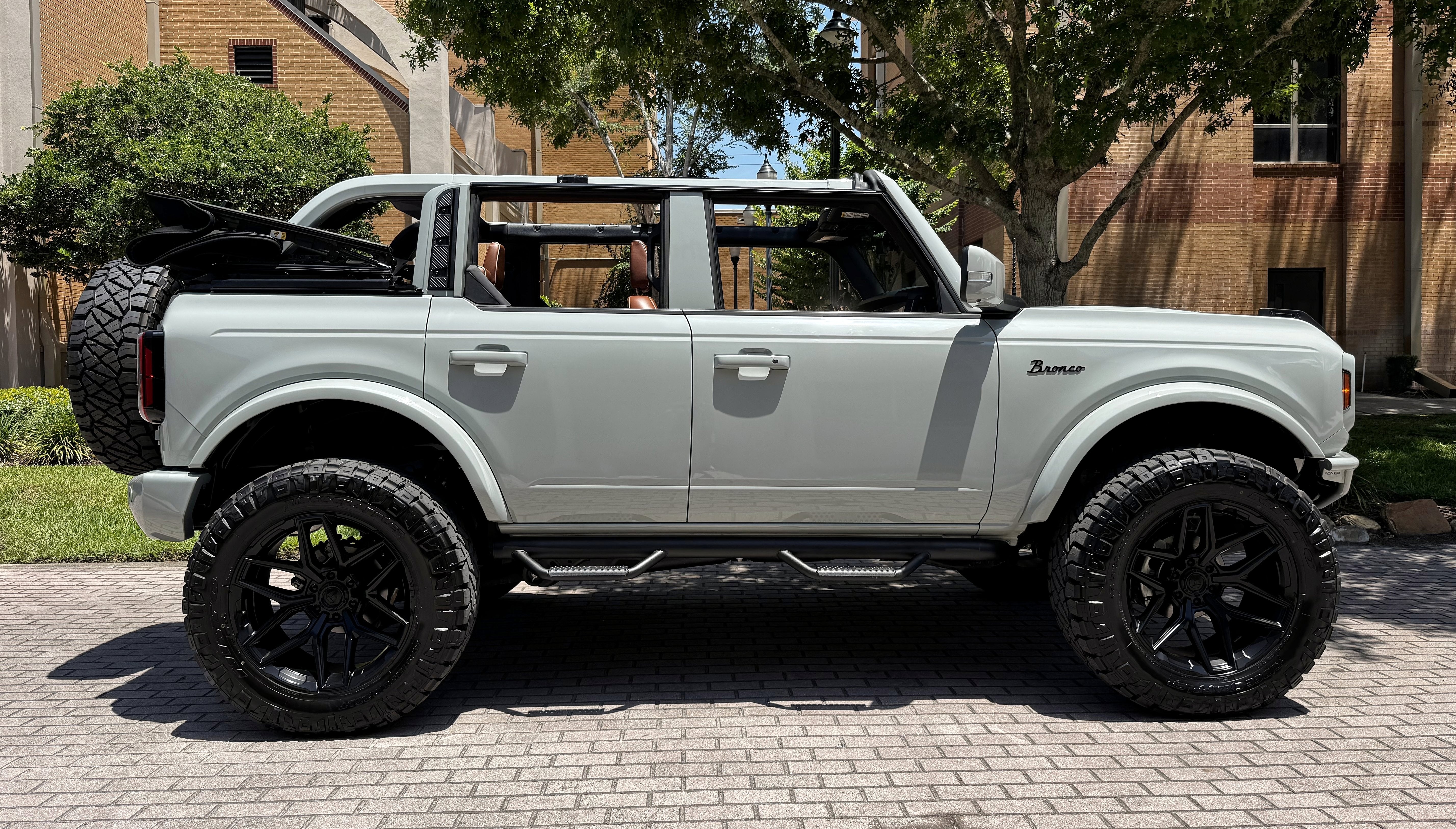 2024 Ford Bronco Outer Banks V6 Luxury Package Custom Lifted