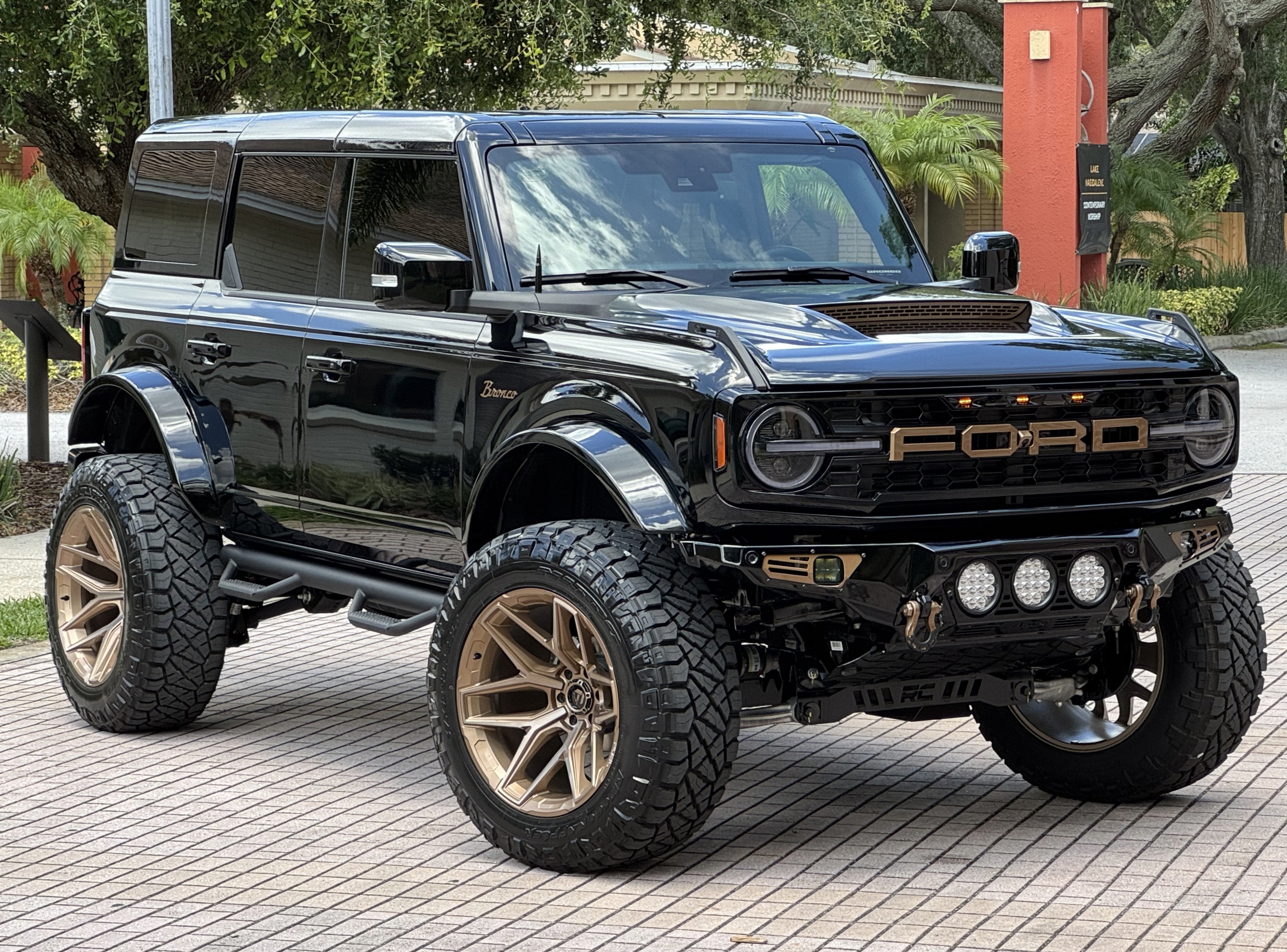 2025 Ford Bronco Custom Lifted Outer Banks V6 Luxury Package Hard Top