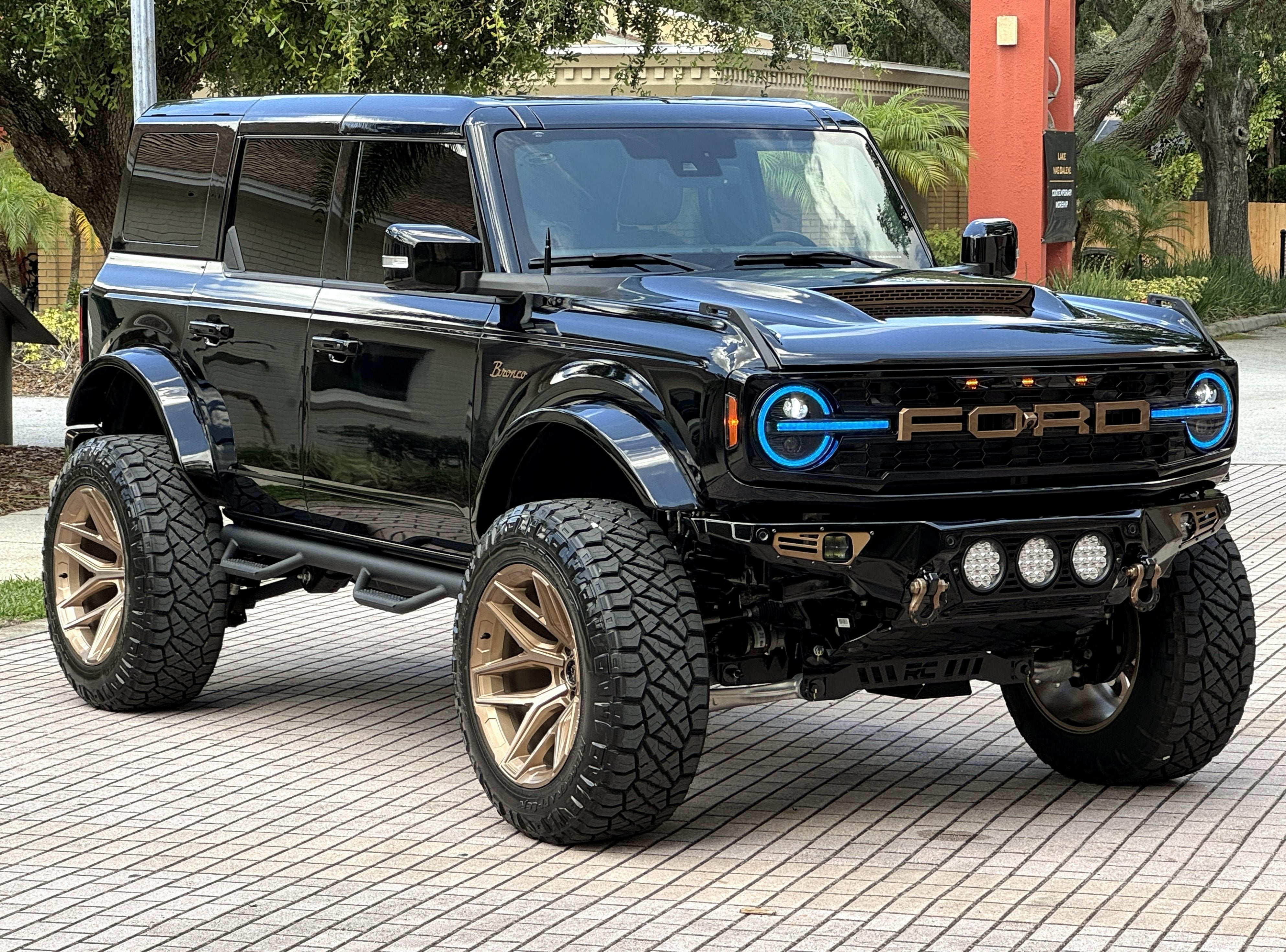 2025 Ford Bronco Custom Lifted Outer Banks V6 Luxury Package Hard Top
