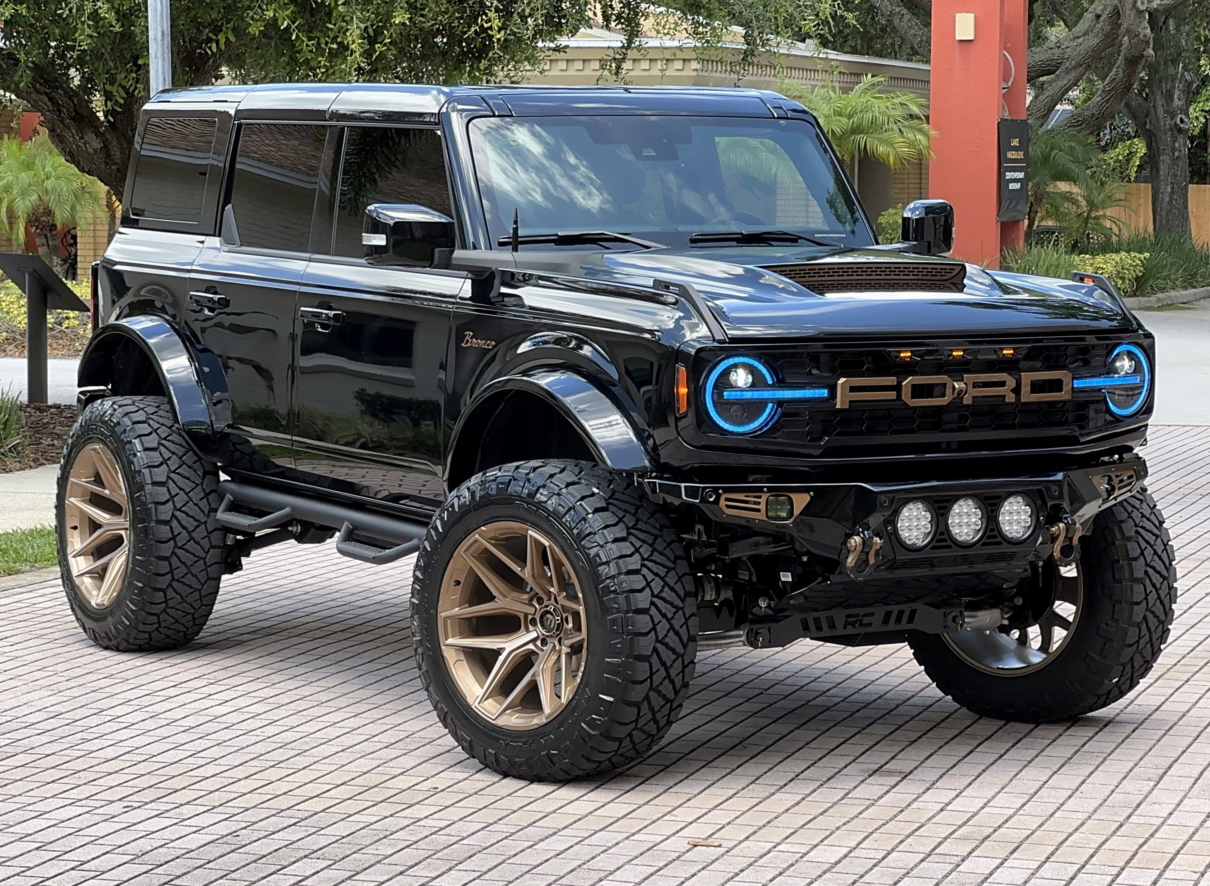 2025 Ford Bronco Custom Lifted Outer Banks V6 Luxury Package Hard Top