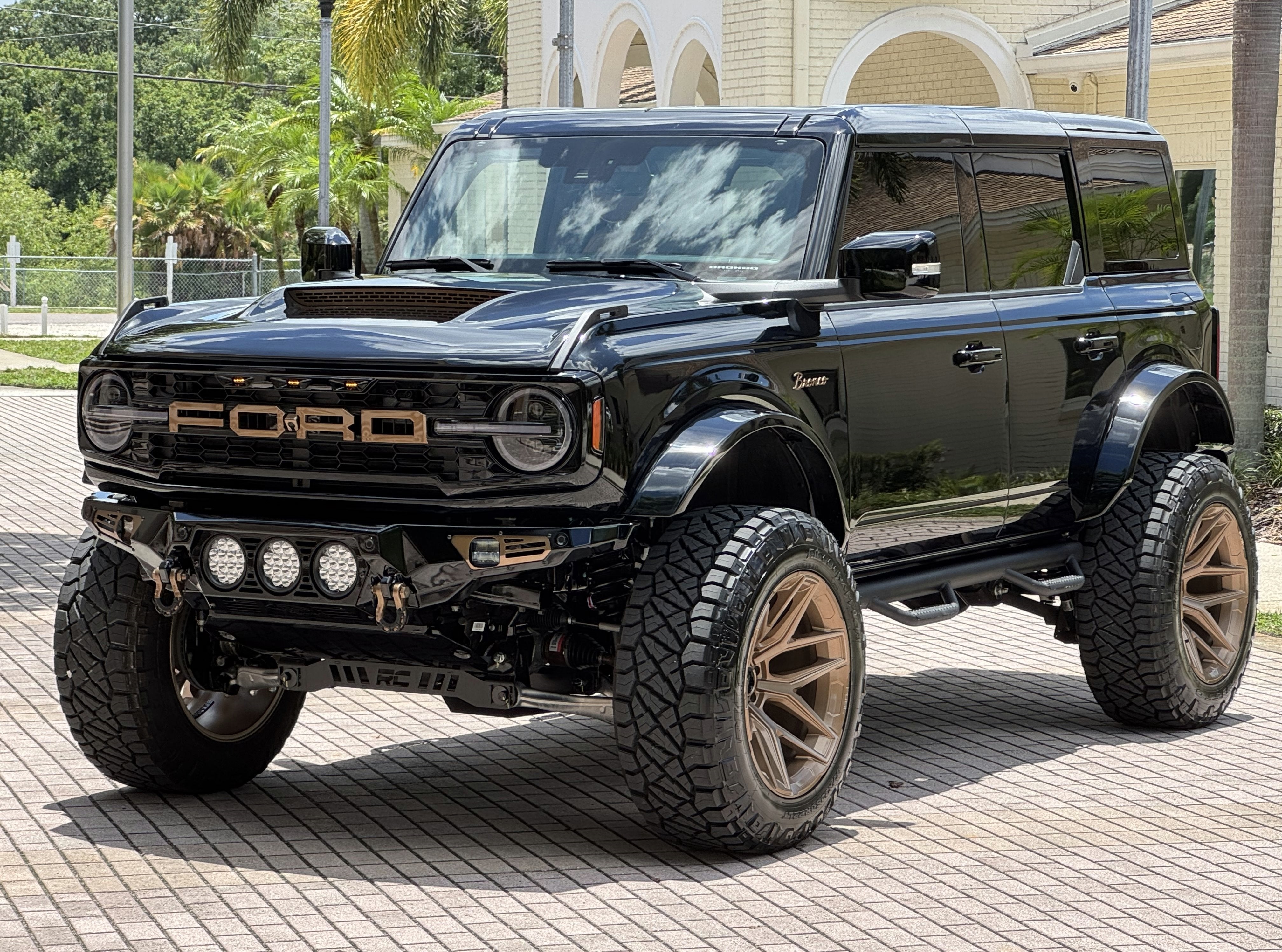 2025 Ford Bronco Custom Lifted Outer Banks V6 Luxury Package Hard Top