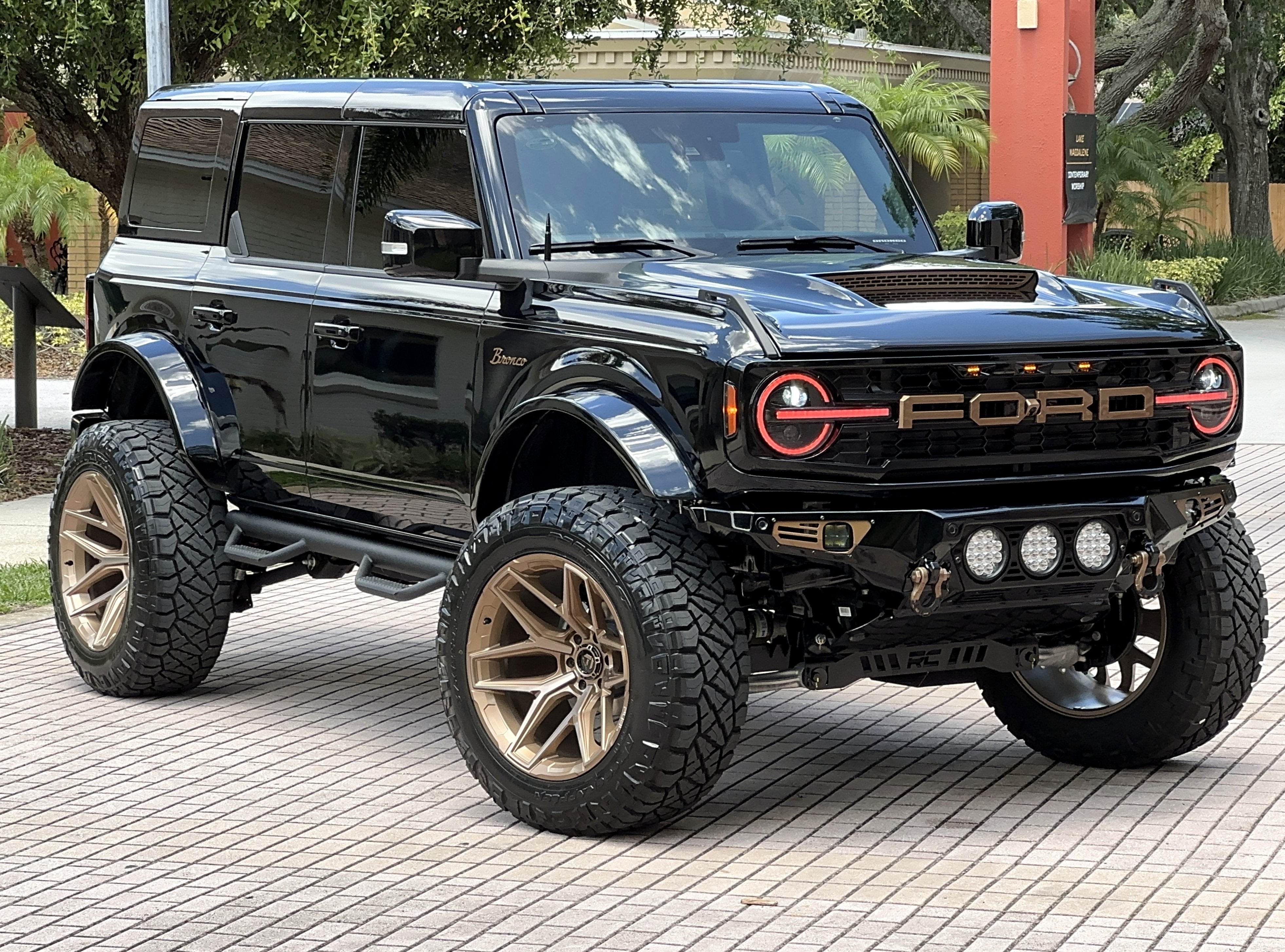 2025 Ford Bronco Custom Lifted Outer Banks V6 Luxury Package Hard Top