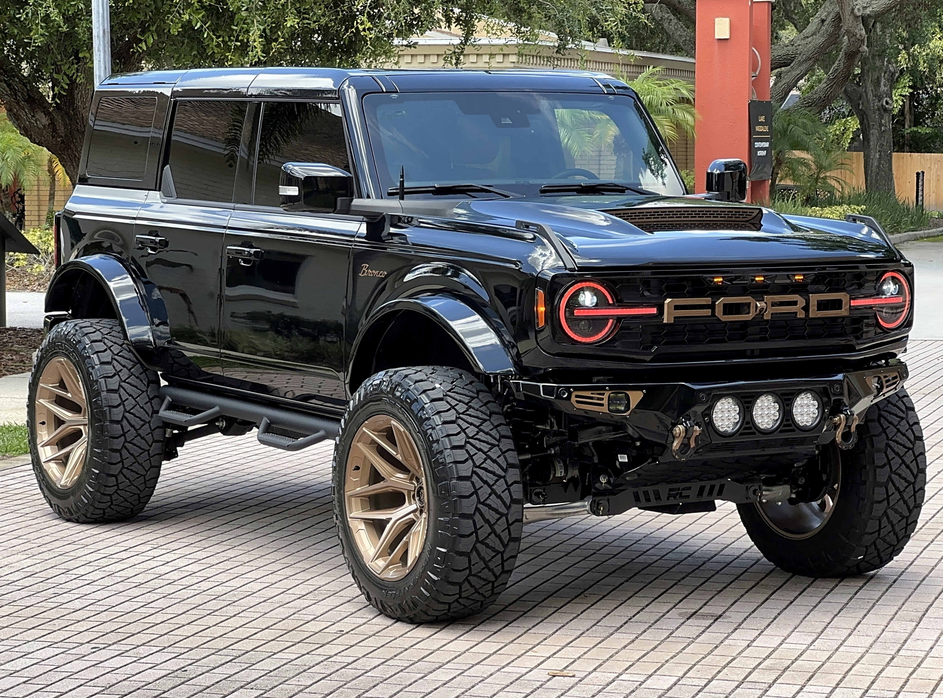 2025 Ford Bronco Custom Lifted Outer Banks V6 Luxury Package Hard Top