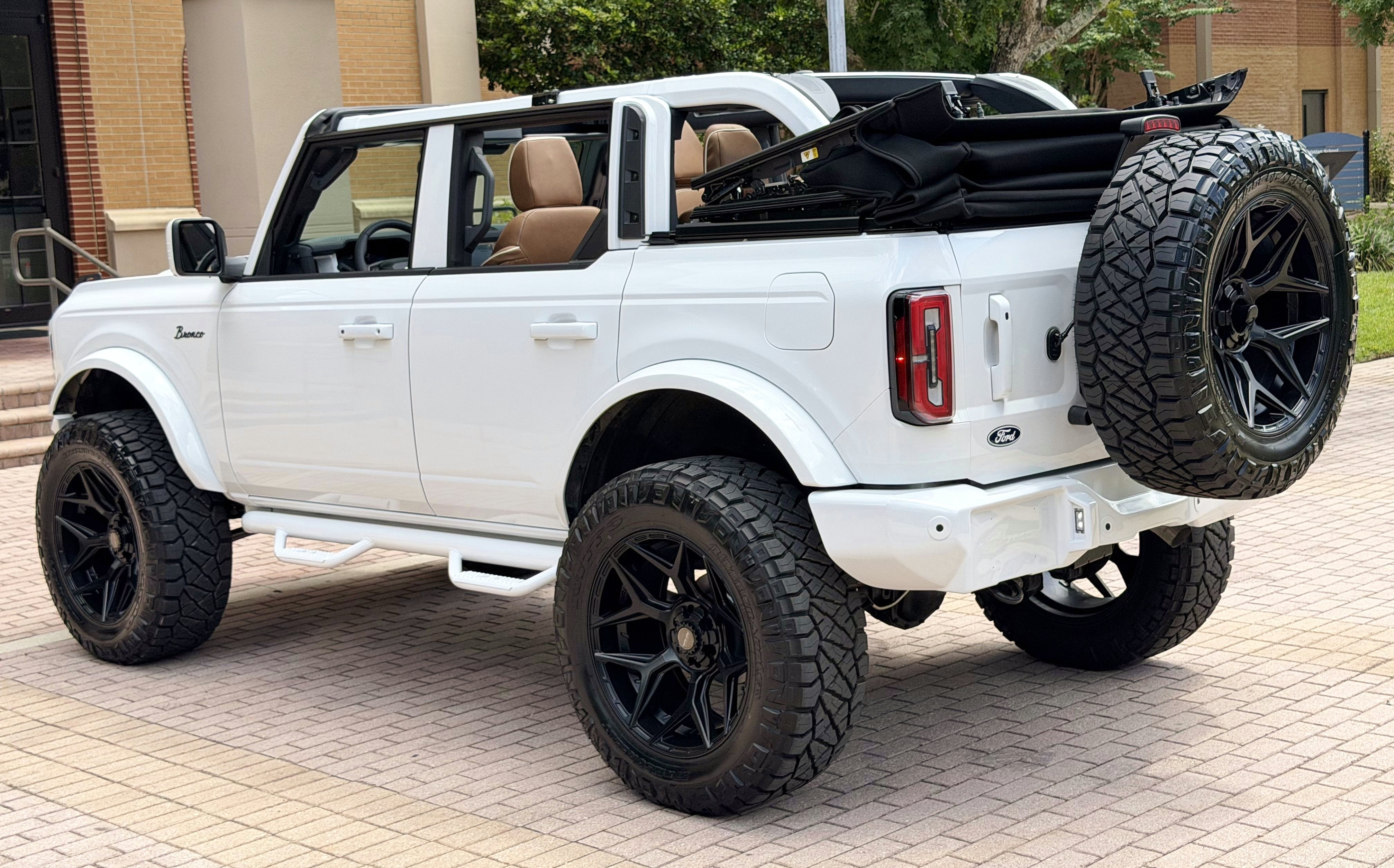 2026 Ford Bronco Outer Banks V6 Luxury Package Custom Lifted