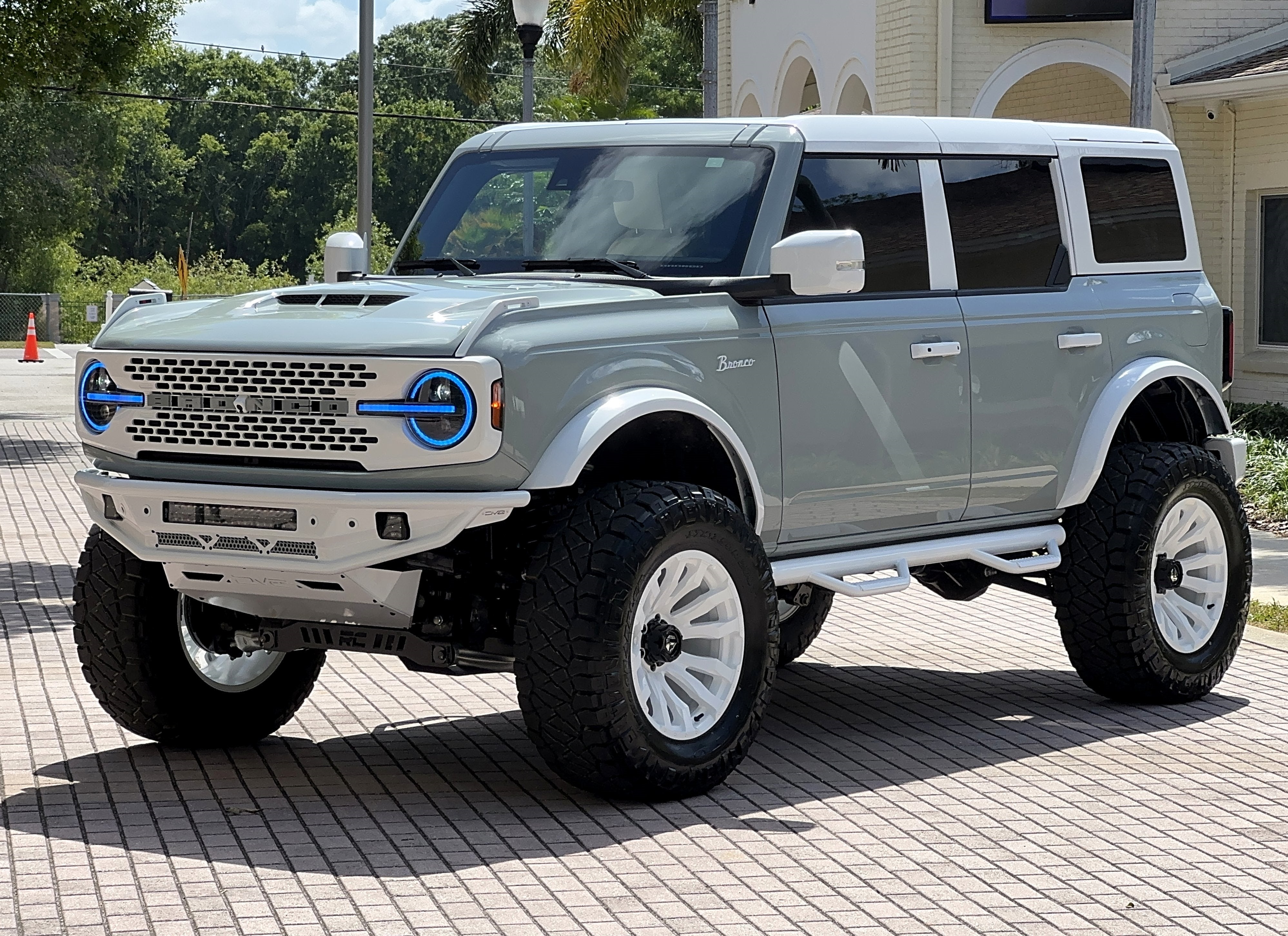 2024 Ford Bronco Outer Banks V6 Luxury Package Retro Hard Top Custom Lifted Vintage
