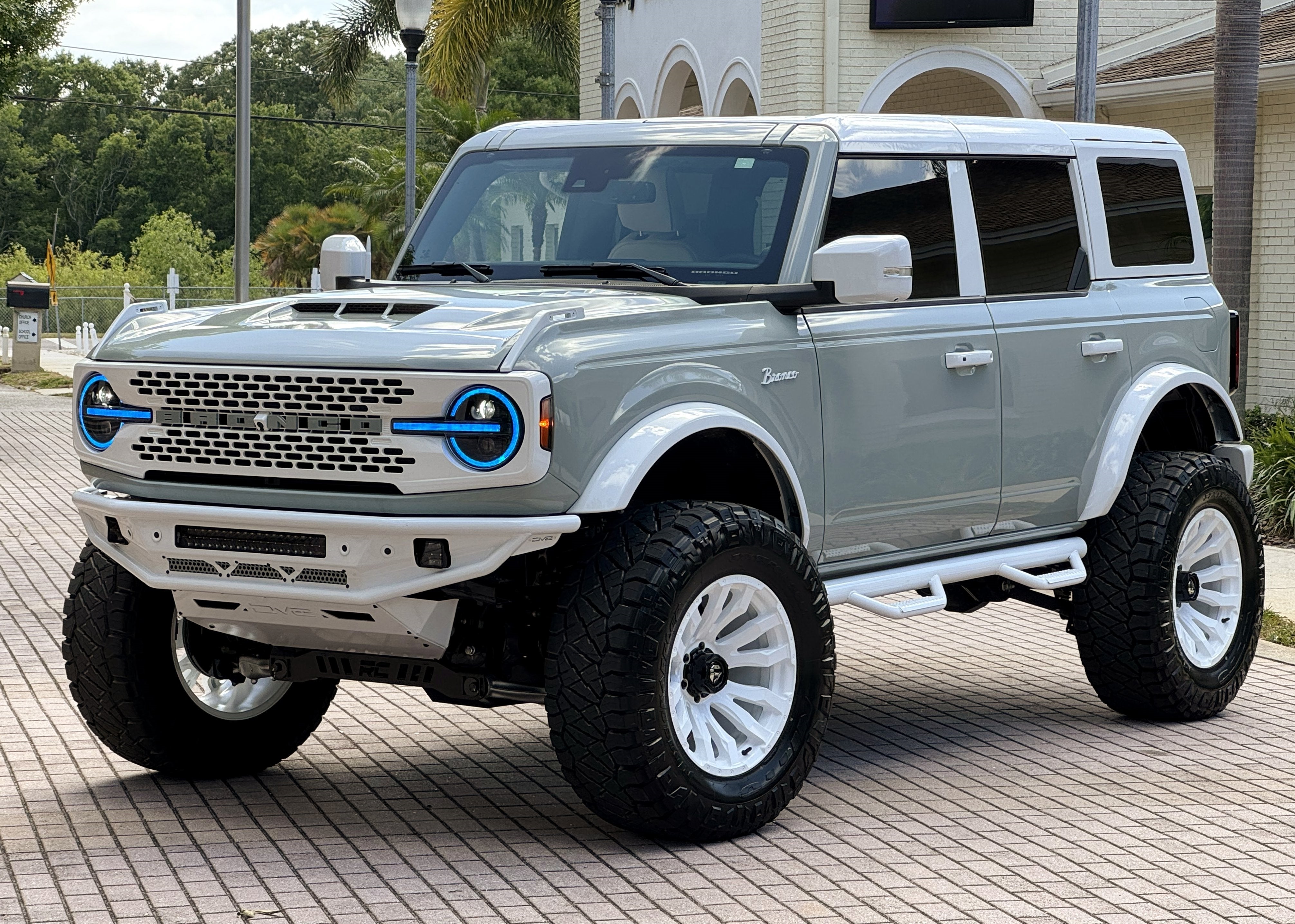 2024 Ford Bronco Outer Banks V6 Luxury Package Retro Hard Top Custom Lifted Vintage