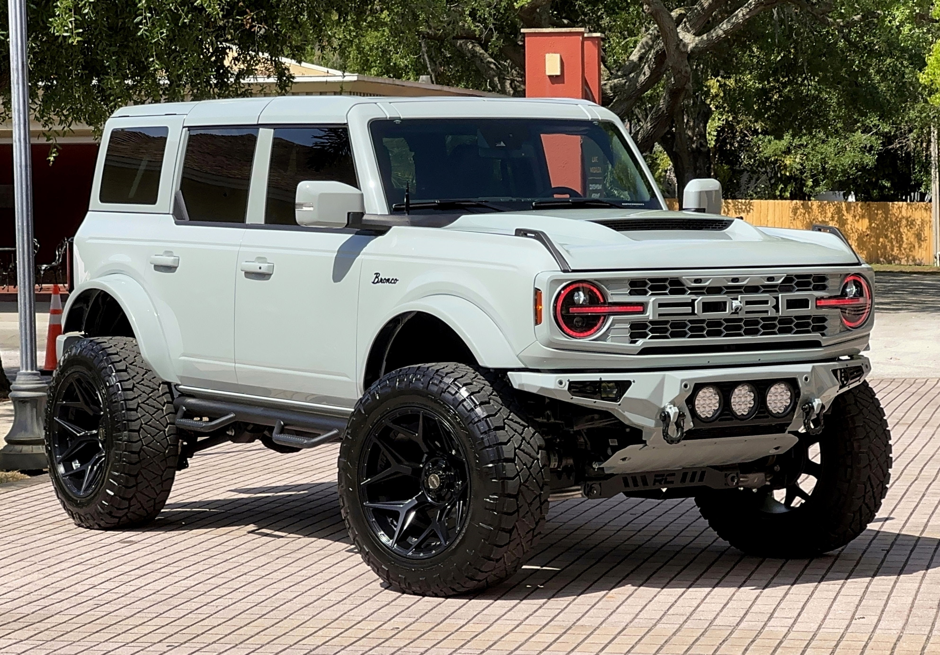 2024 Ford Bronco Outer Banks V6 Luxury Package Hard Top Custom Lifted