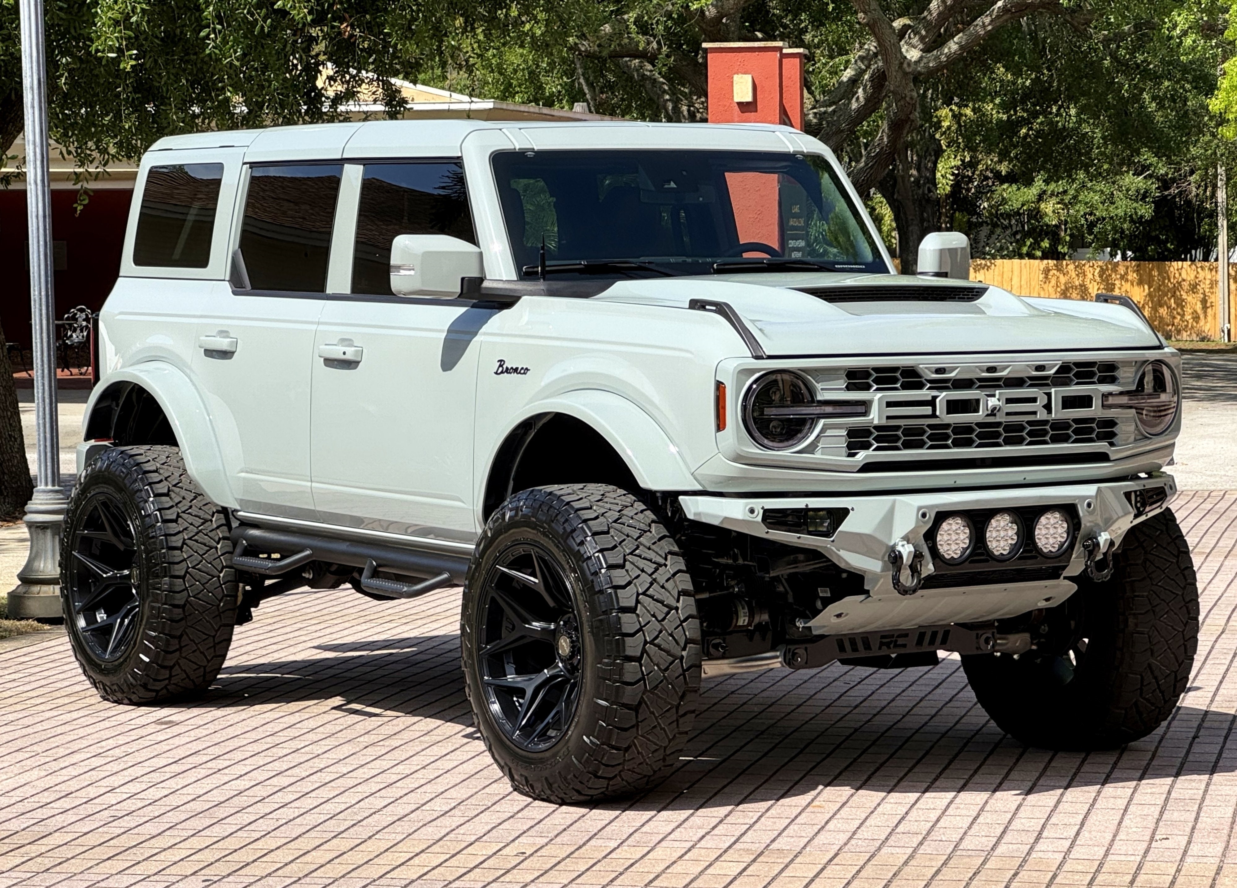 2024 Ford Bronco Outer Banks V6 Luxury Package Hard Top Custom Lifted