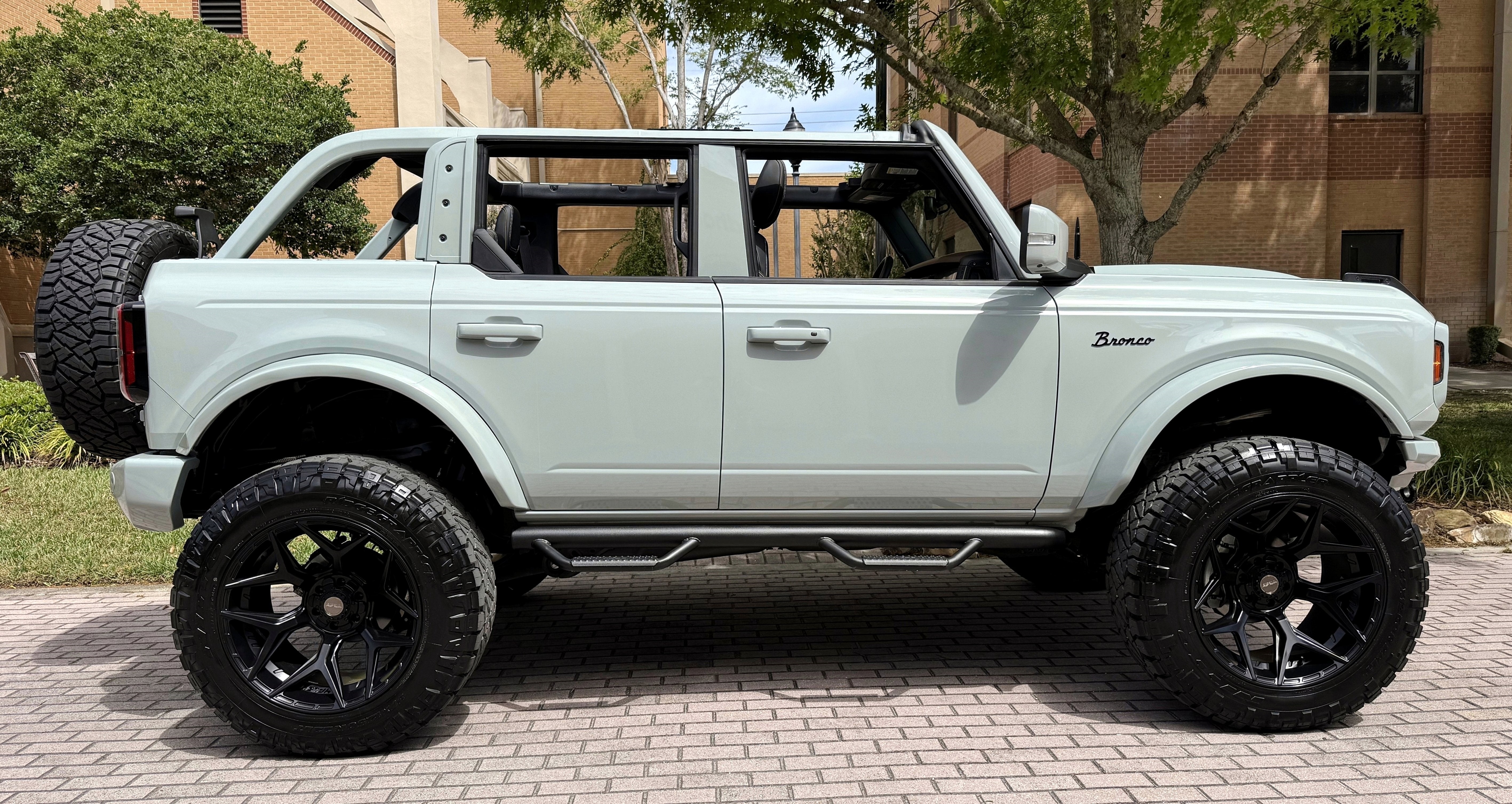 2024 Ford Bronco Outer Banks V6 Luxury Package Hard Top Custom Lifted