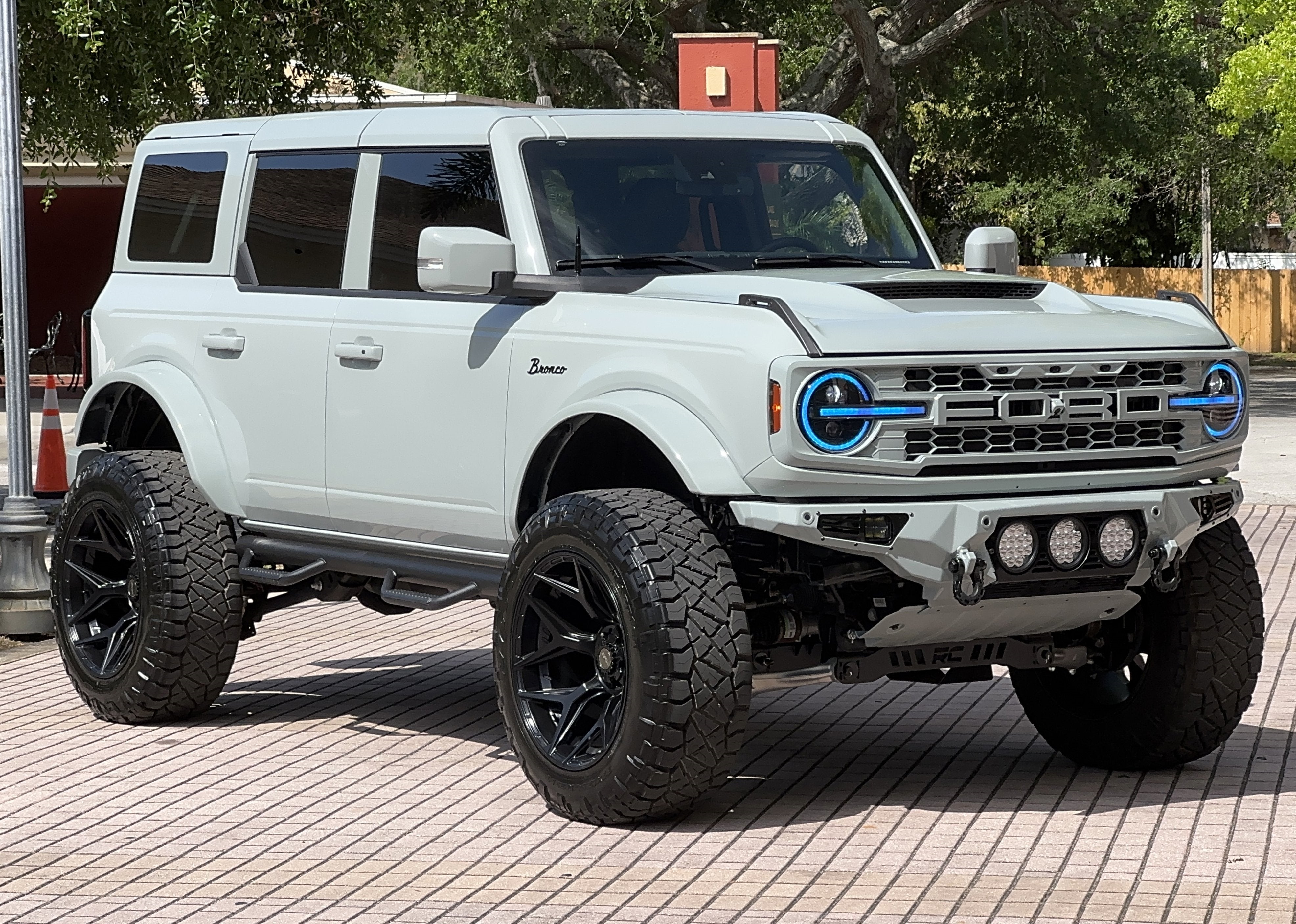 2024 Ford Bronco Outer Banks V6 Luxury Package Hard Top Custom Lifted