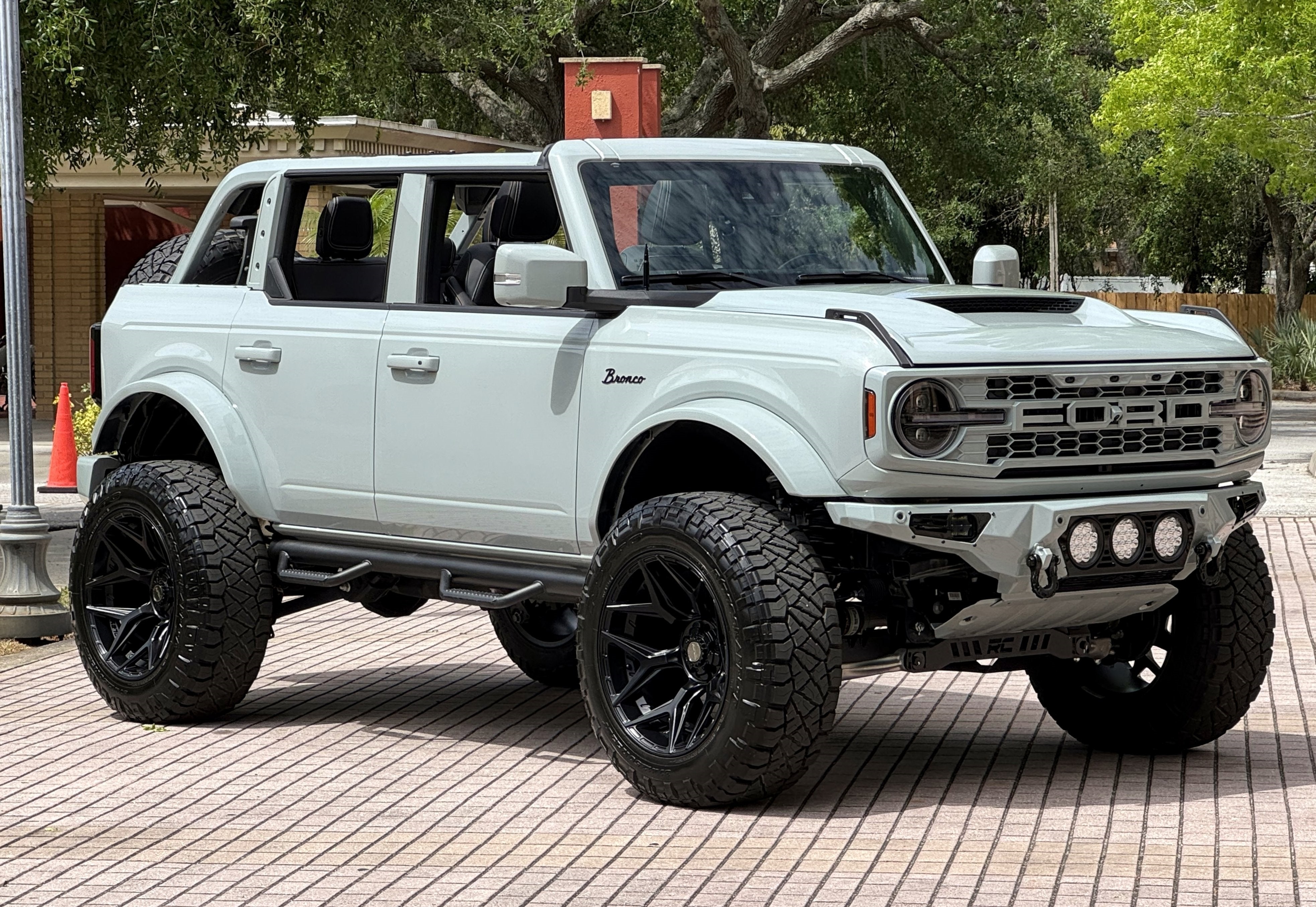 2024 Ford Bronco Outer Banks V6 Luxury Package Hard Top Custom Lifted