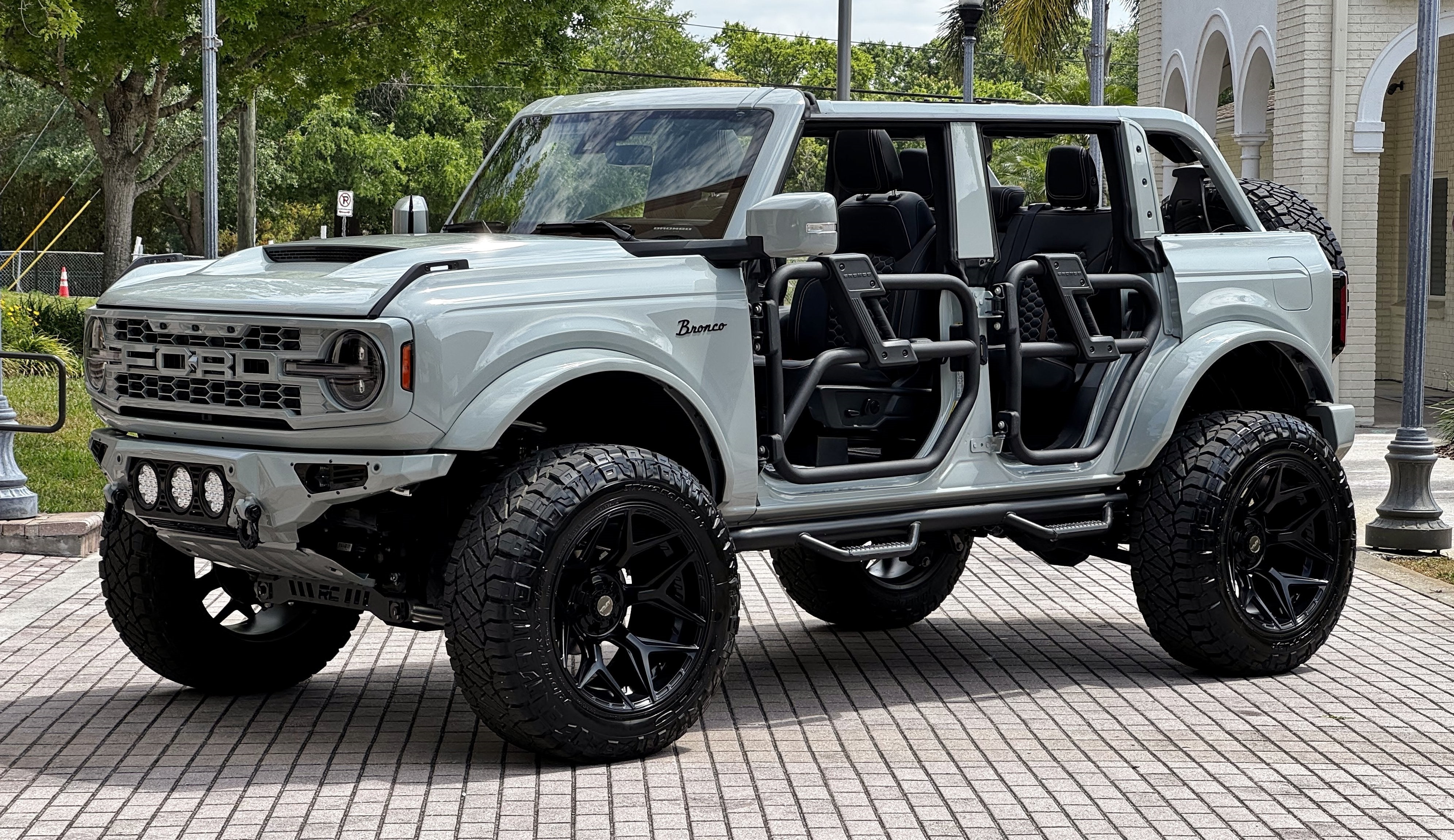 2024 Ford Bronco Outer Banks V6 Luxury Package Hard Top Custom Lifted