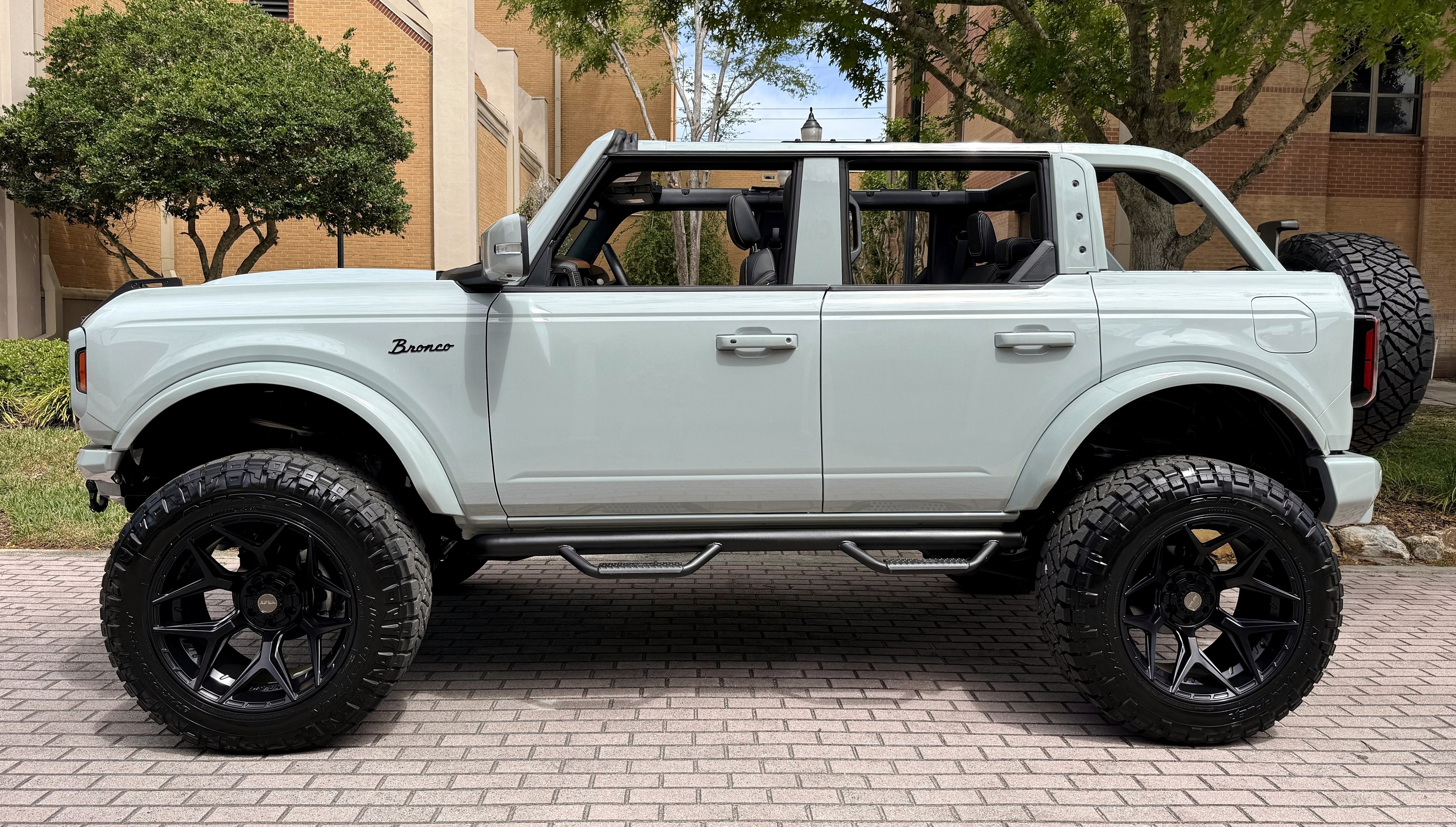 2024 Ford Bronco Outer Banks V6 Luxury Package Hard Top Custom Lifted