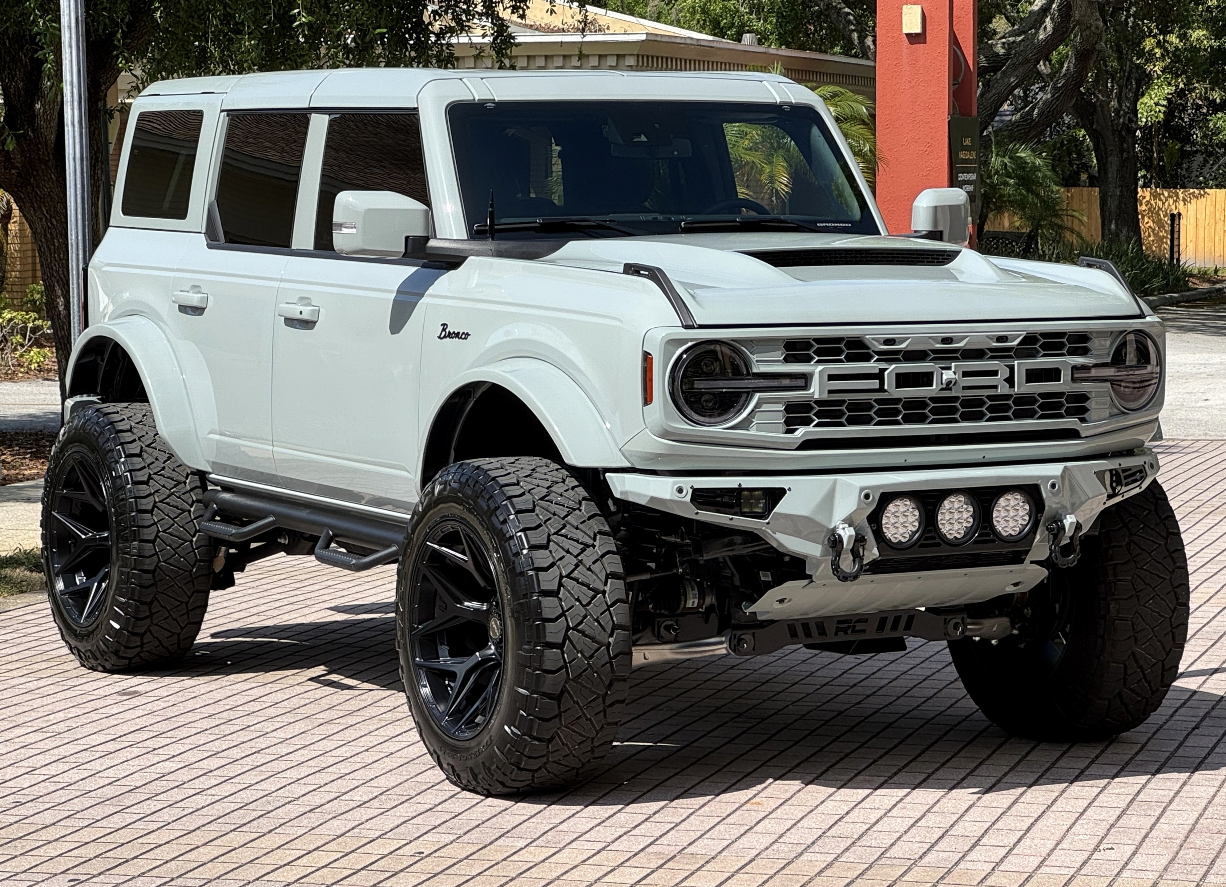 2024 Ford Bronco Outer Banks V6 Luxury Package Hard Top Custom Lifted