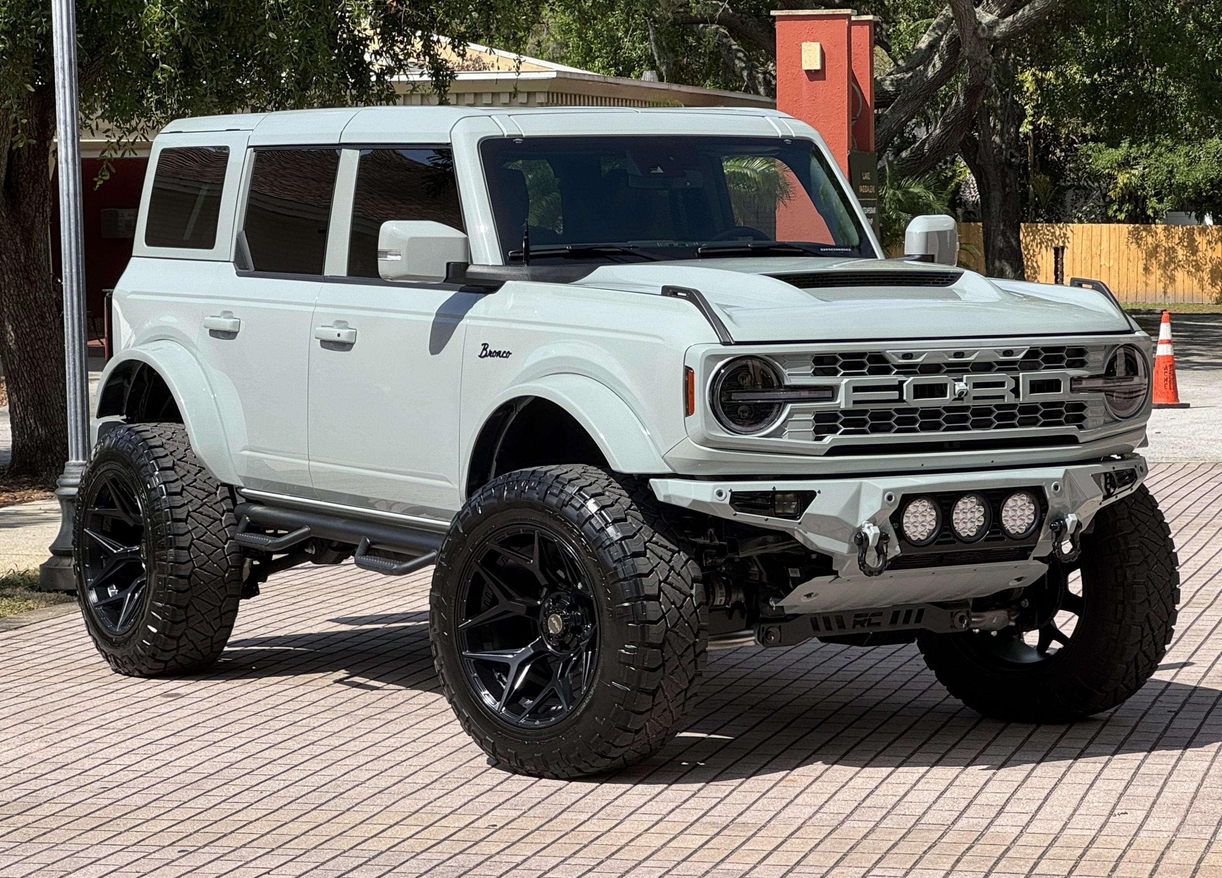 2024 Ford Bronco Outer Banks V6 Luxury Package Hard Top Custom Lifted