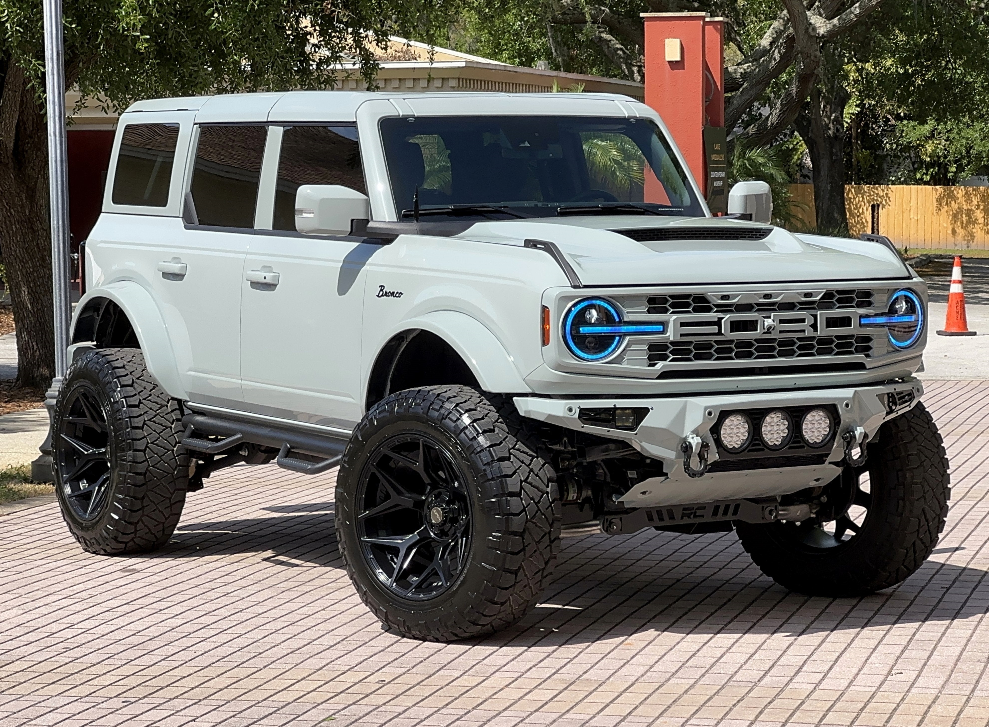 2024 Ford Bronco Outer Banks V6 Luxury Package Hard Top Custom Lifted