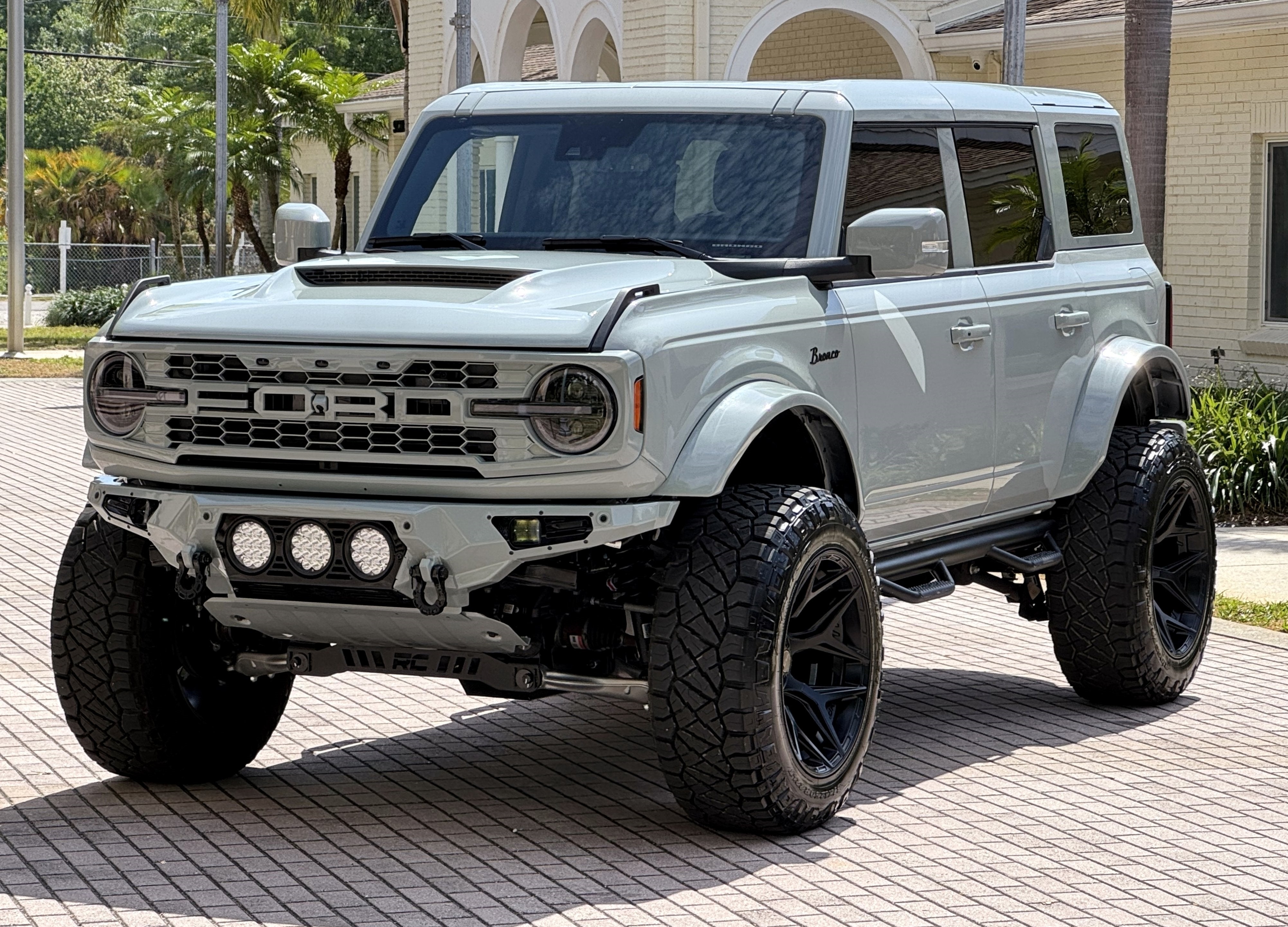2024 Ford Bronco Outer Banks V6 Luxury Package Hard Top Custom Lifted