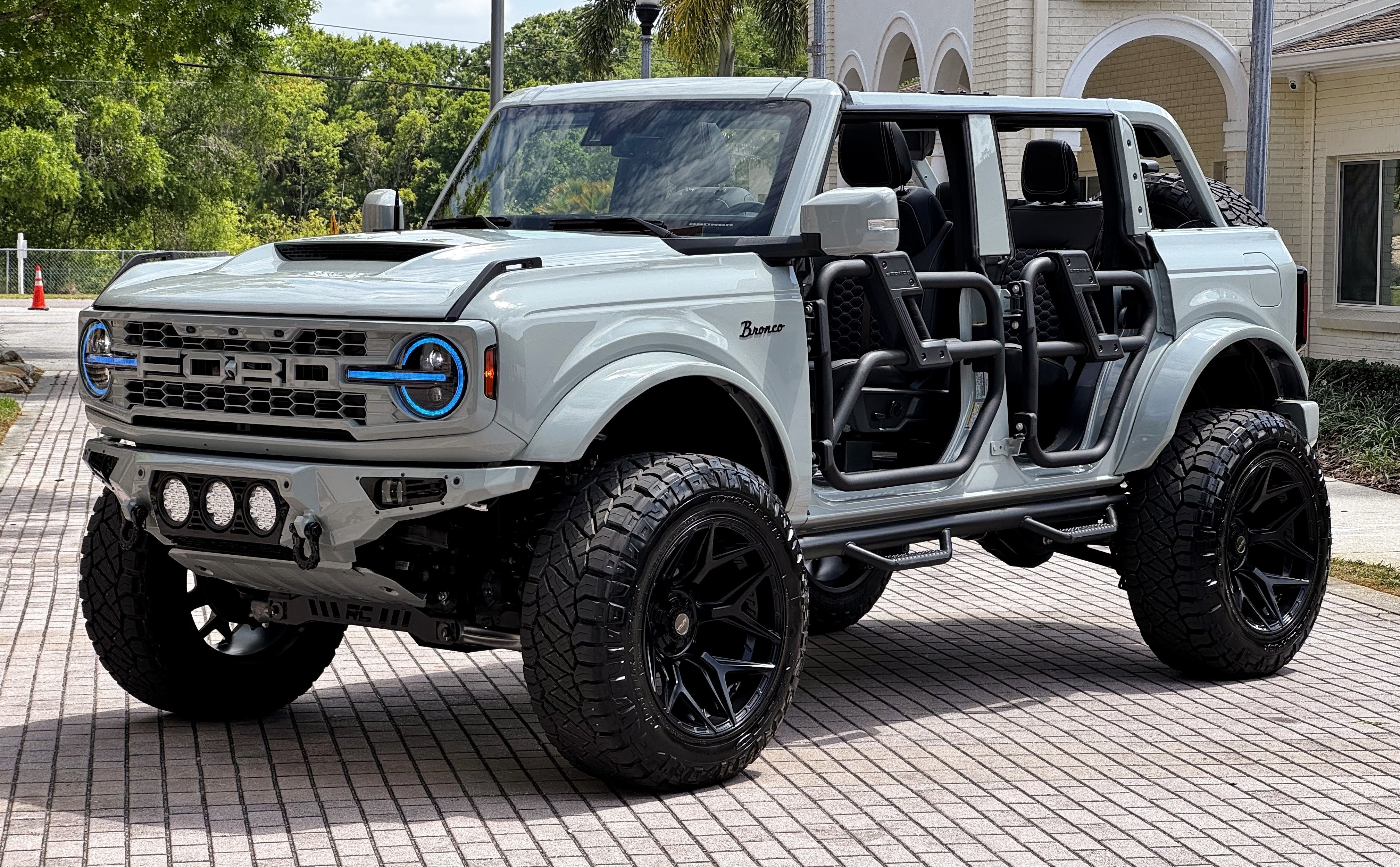 2024 Ford Bronco Outer Banks V6 Luxury Package Hard Top Custom Lifted