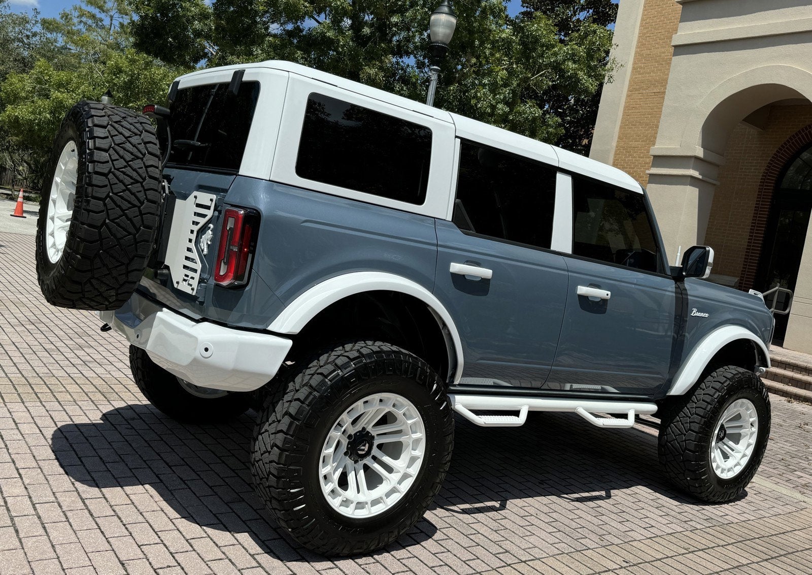 2024 Ford Bronco Outer Banks Retro Hard Top V6 Luxury Package
