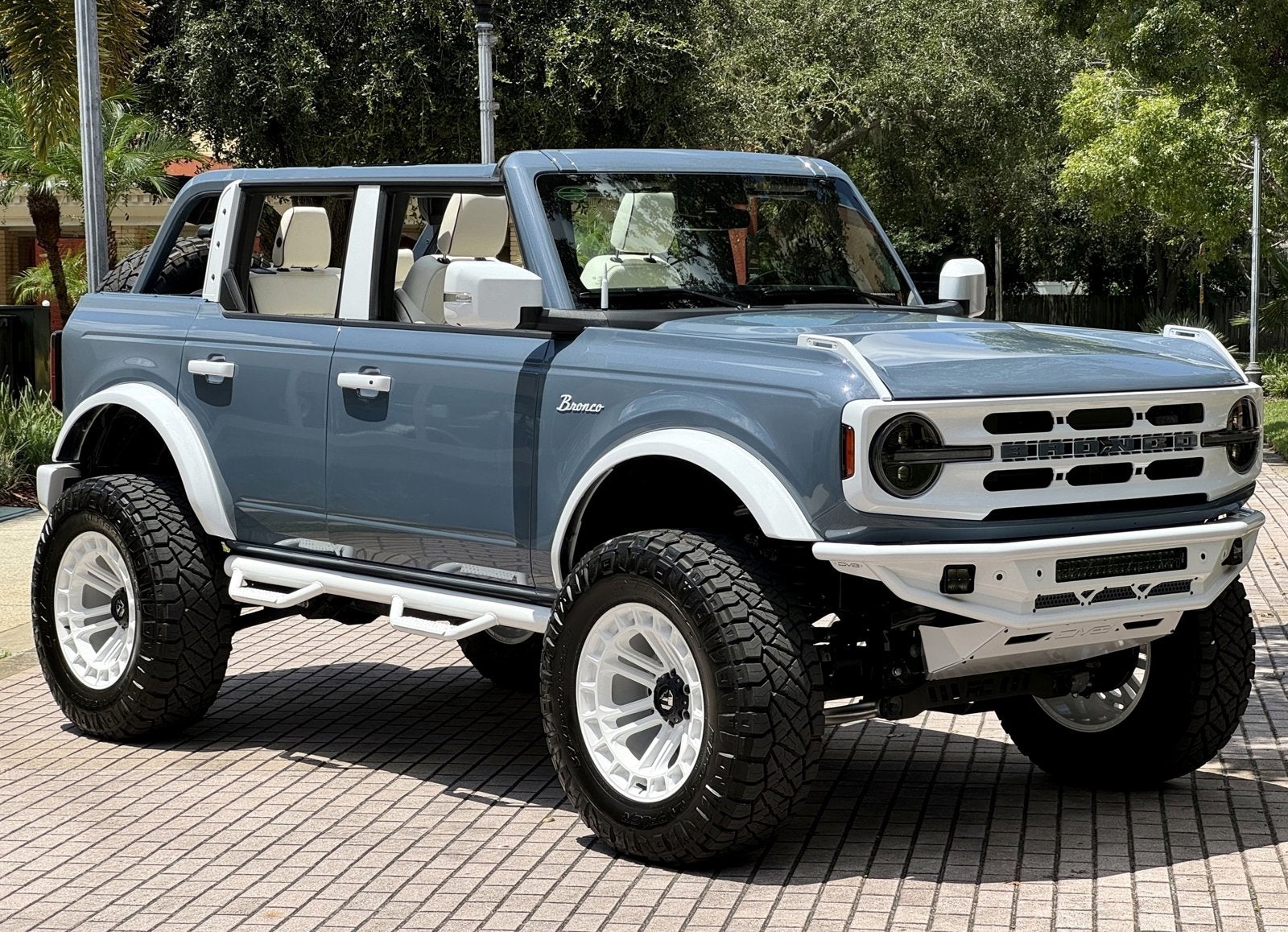 2024 Ford Bronco Outer Banks Retro Hard Top V6 Luxury Package